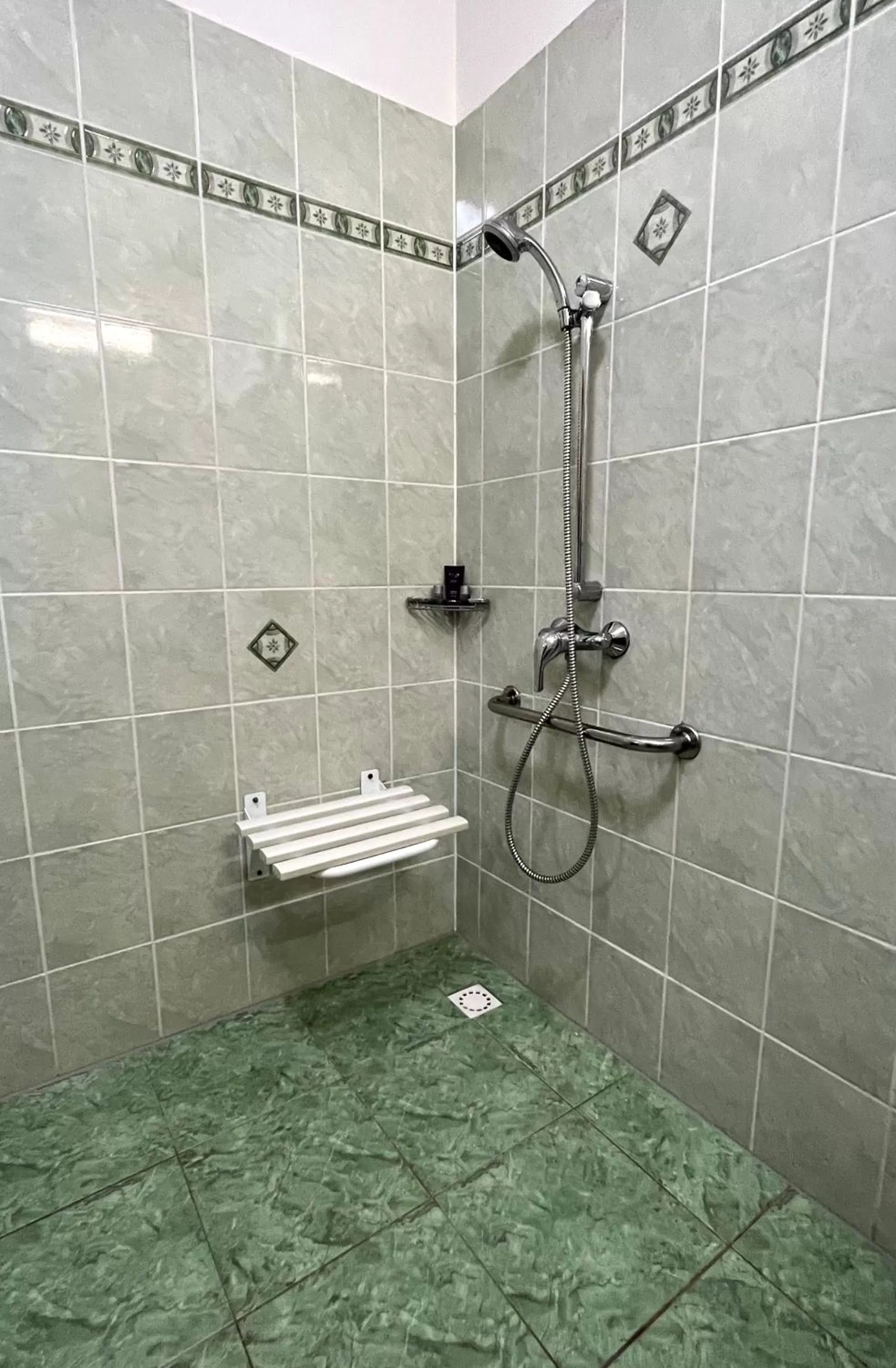 Shower in Hotel Karolina