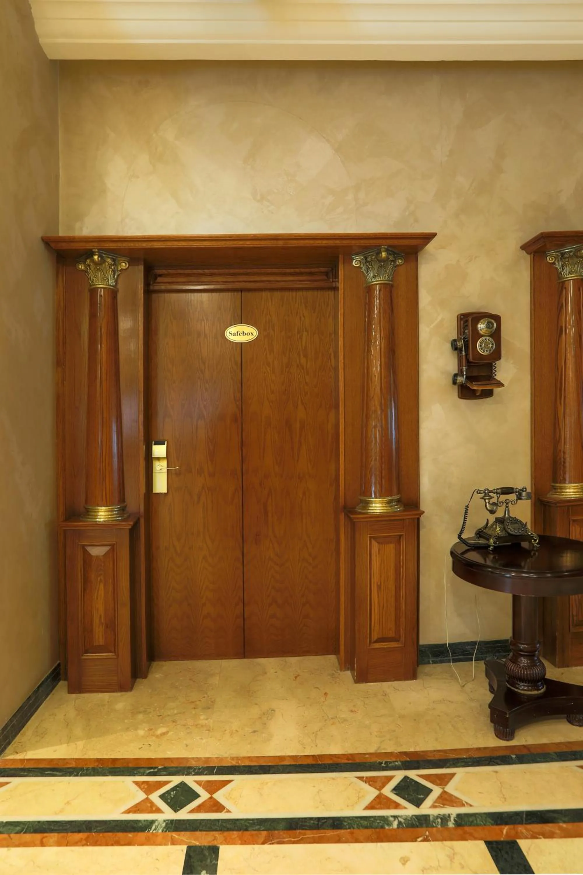 Lobby or reception in Bristol Hotel