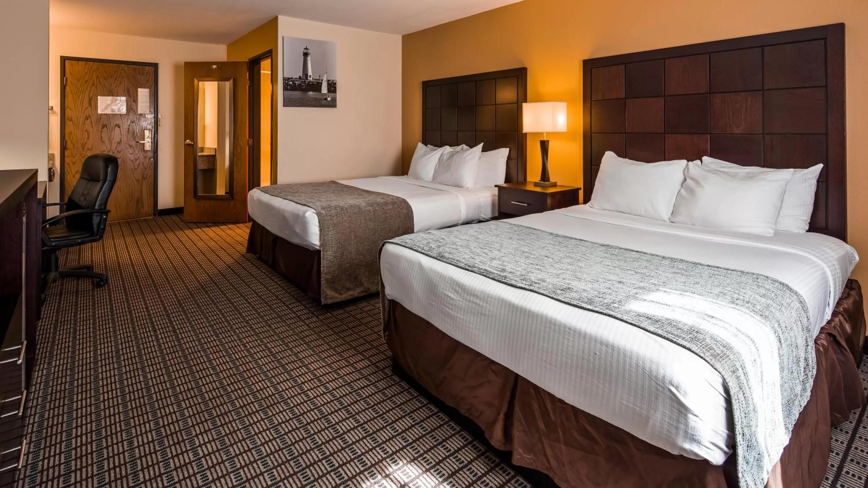 Bed in Best Western Maritime Inn