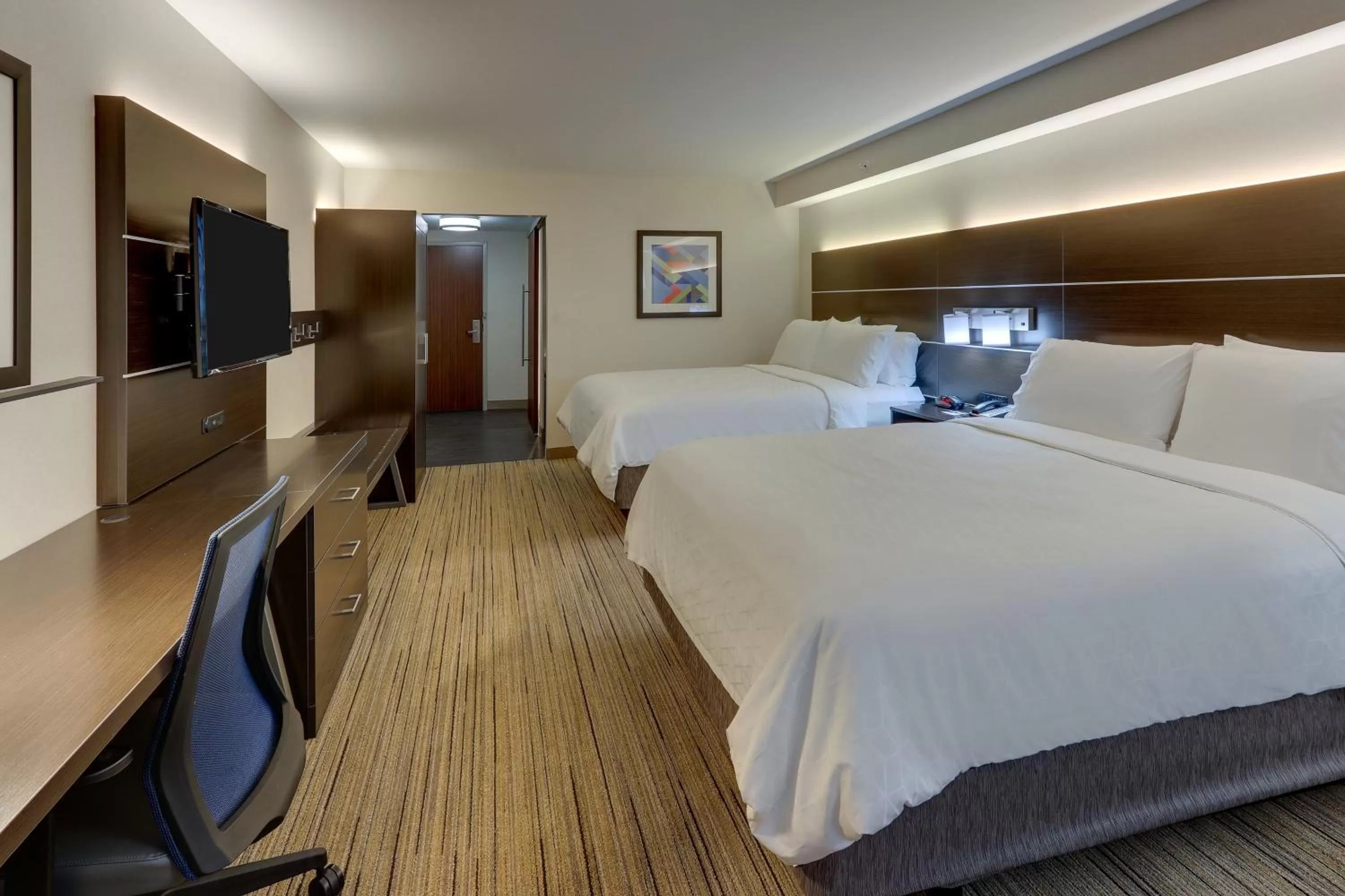 Photo of the whole room, Bed in Holiday Inn Express & Suites Troy by IHG