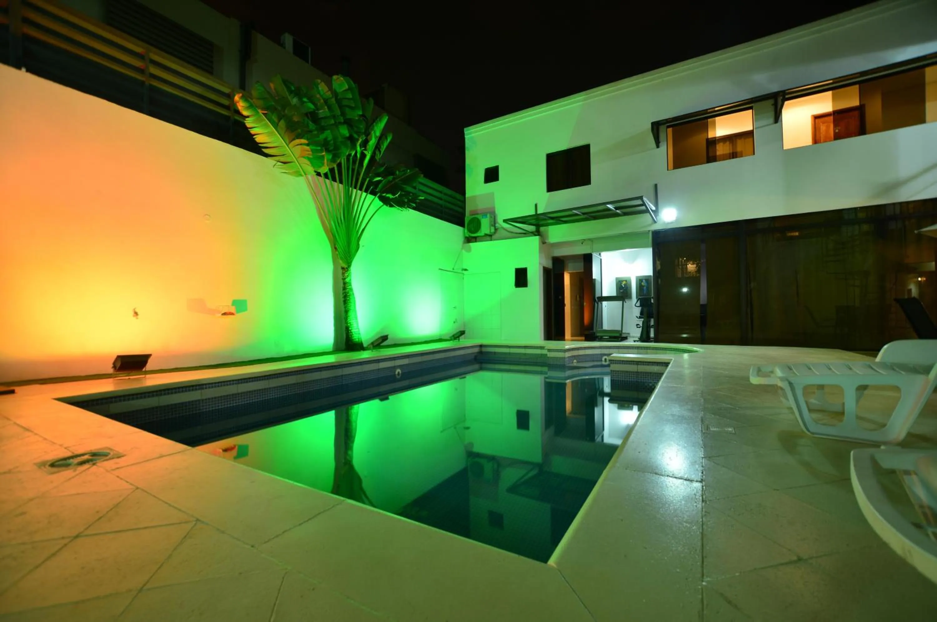 Garden, Swimming Pool in Hotel Pantanal Inn