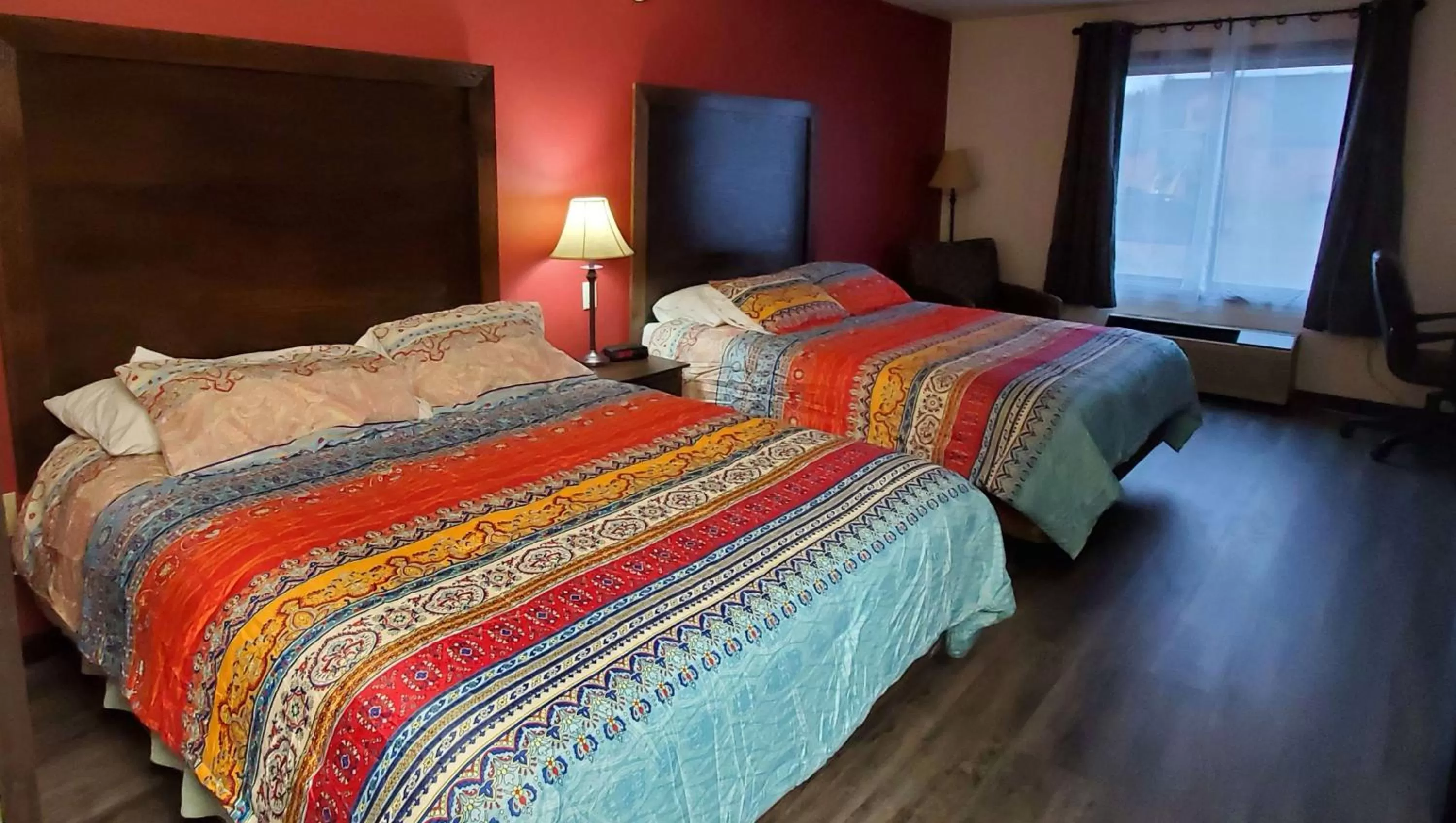 Photo of the whole room, Bed in Jasper Ridge Inn Ishpeming