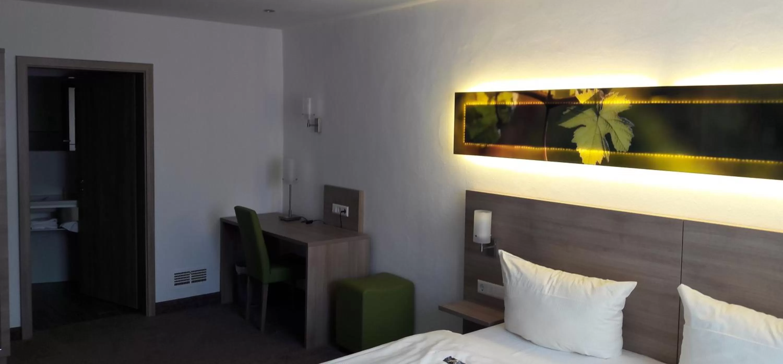 Bed in Schwarzer Adler - Hotel Garni