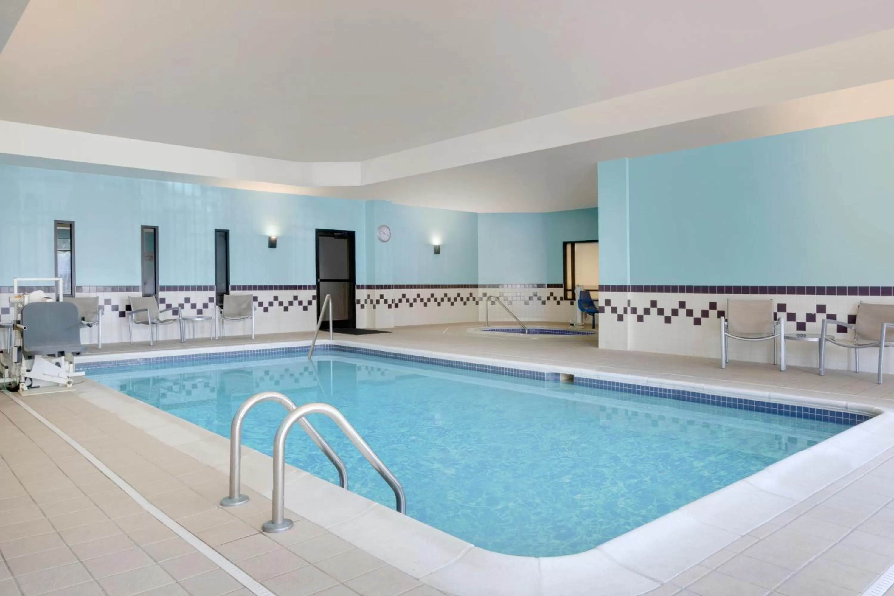 Swimming pool in SpringHill Suites by Marriott Newark International Airport