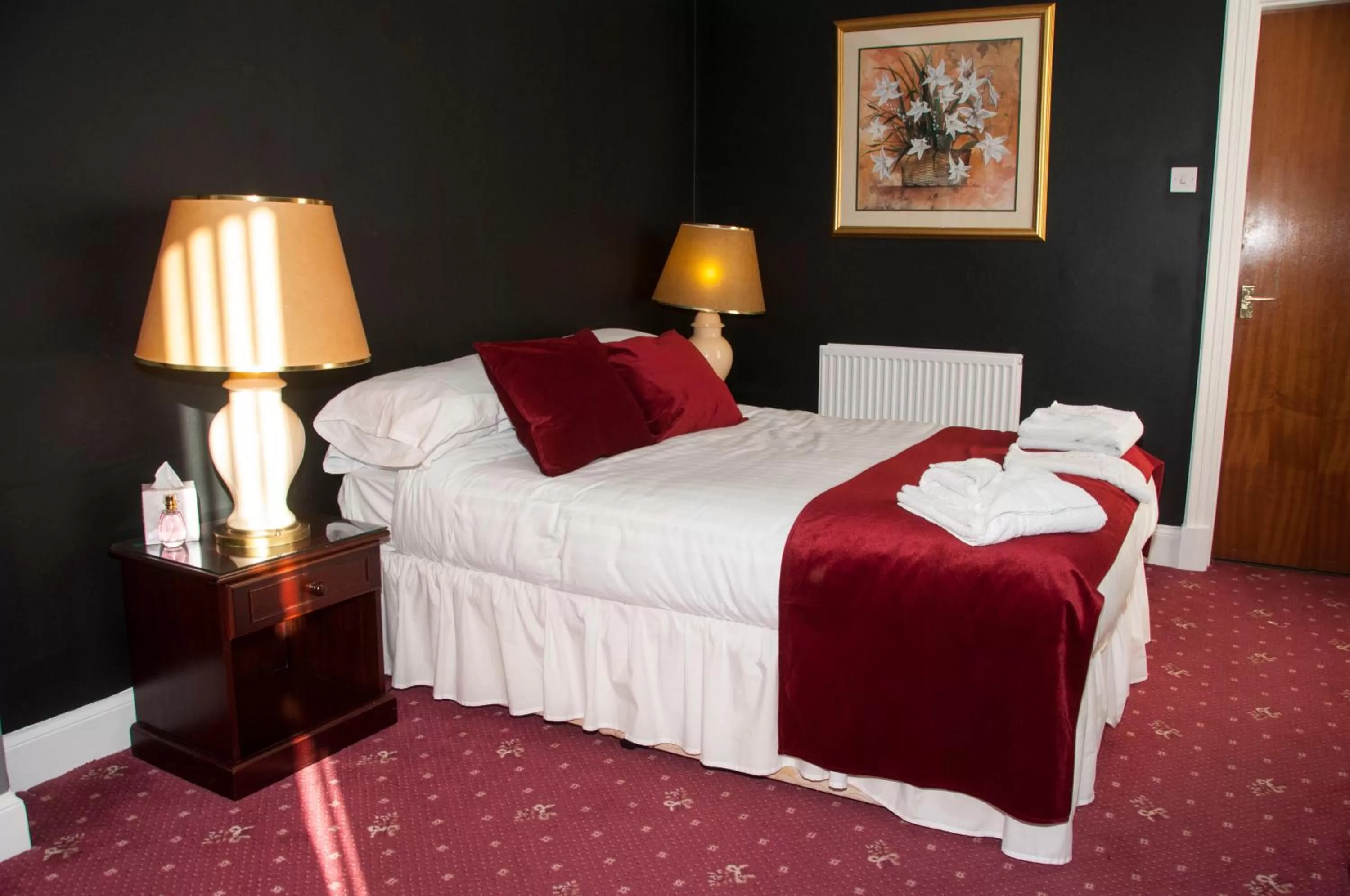 Bedroom, Bed in Caledonian Hotel