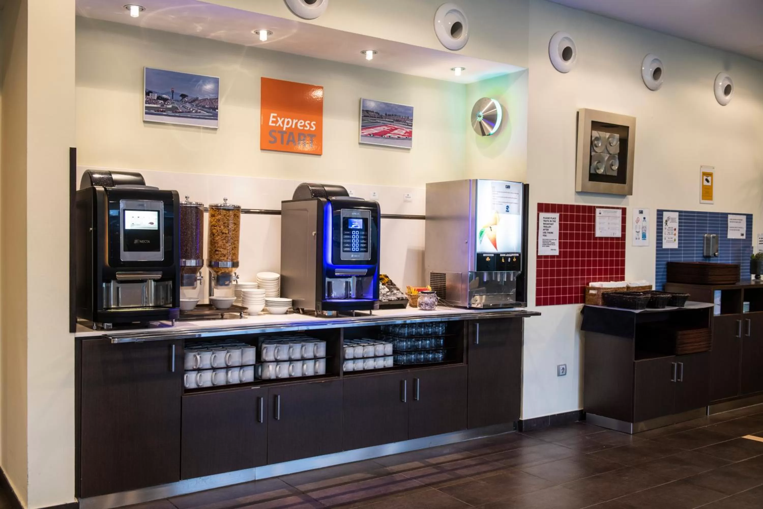 Coffee/tea facilities in Holiday Inn Express Sant Cugat by IHG