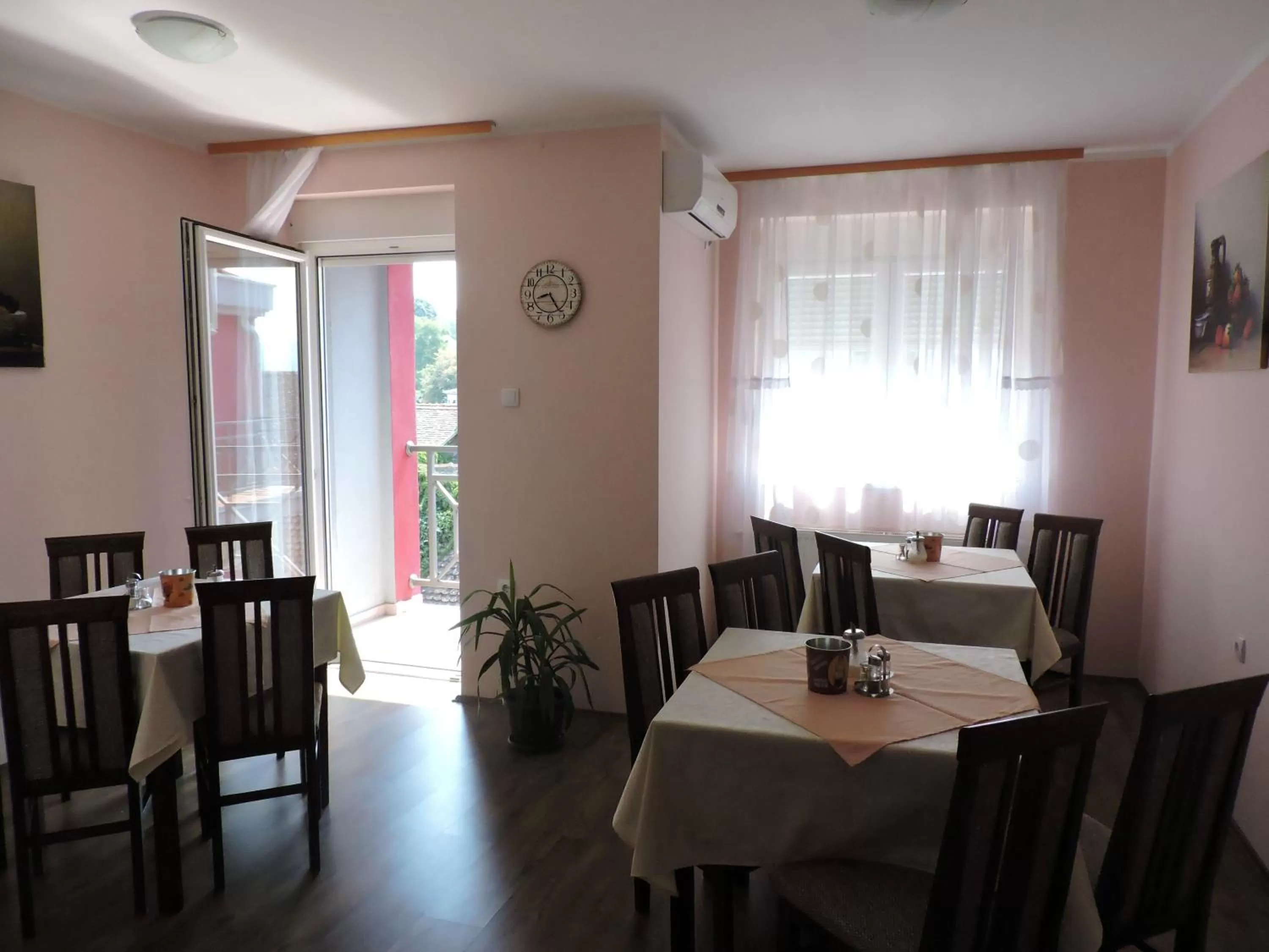 Dining area, Restaurant/Places to Eat in B&B Zmajevo Gnezdo 021