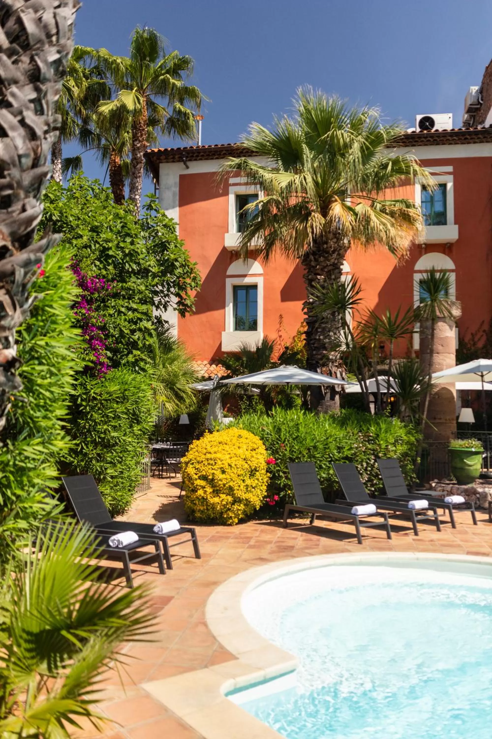 Property building in Hôtel l'Arena