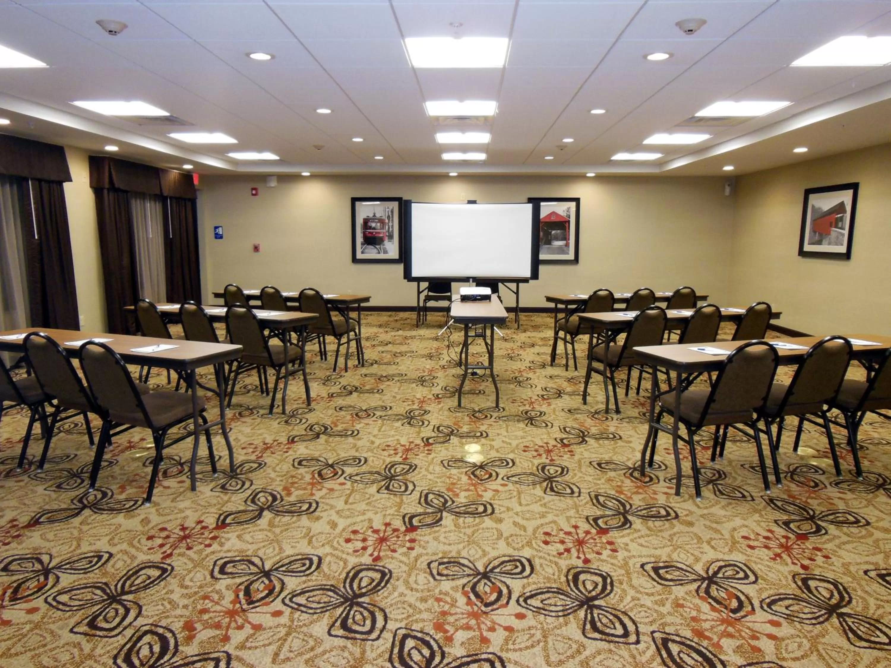 Meeting/conference room in Holiday Inn Express & Suites Washington - Meadow Lands by IHG