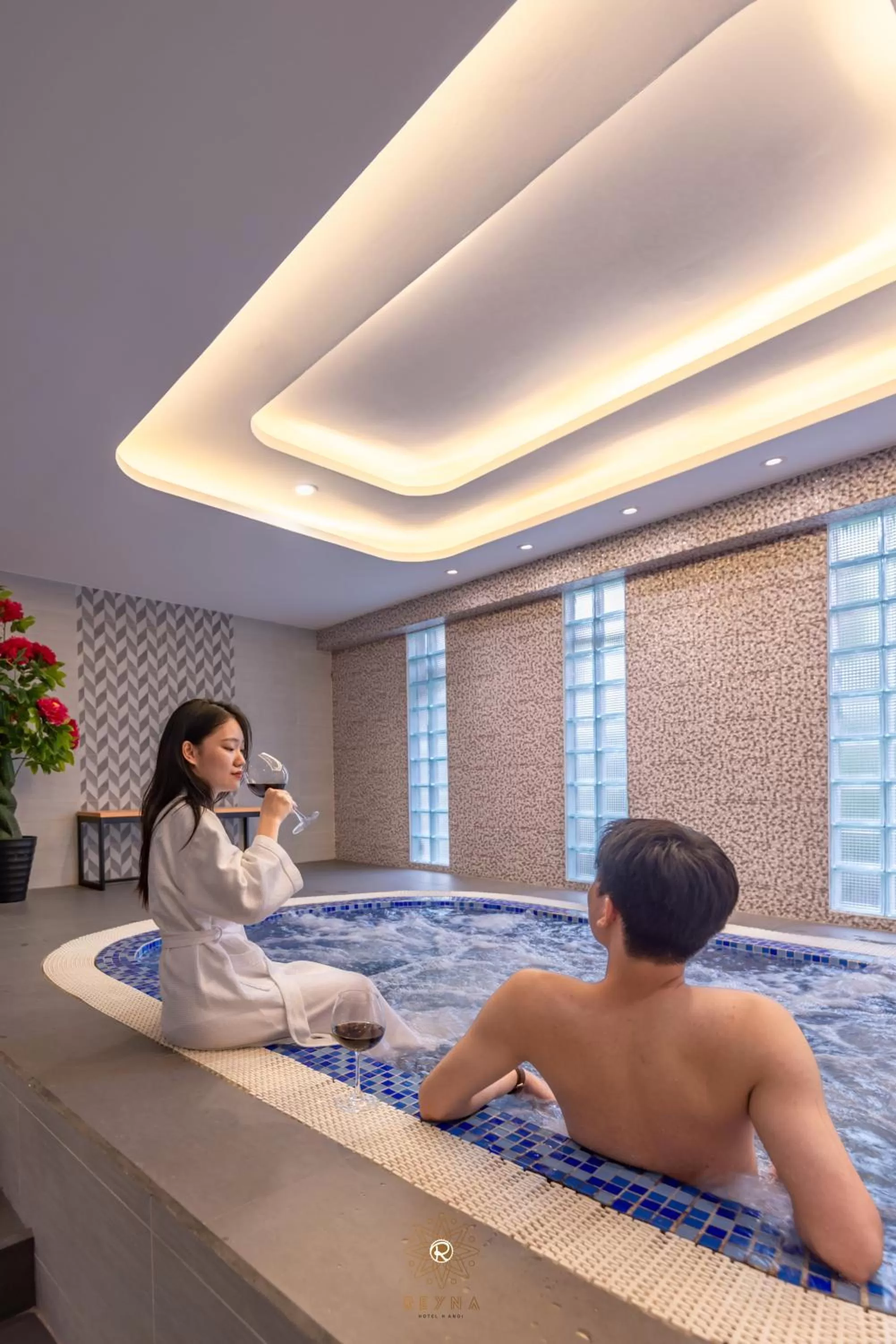 People in Reyna Hotel Hanoi & Spa