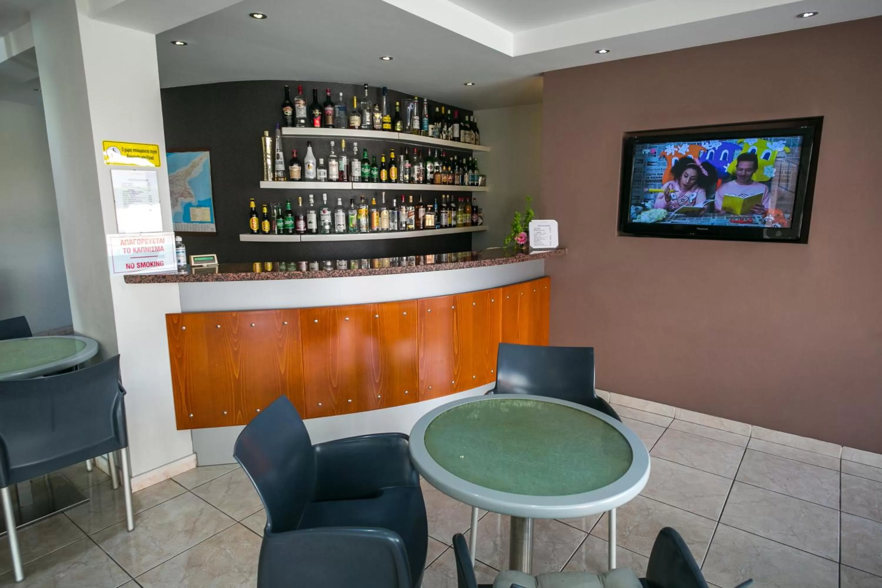 Restaurant/places to eat in Crystallo Apartments