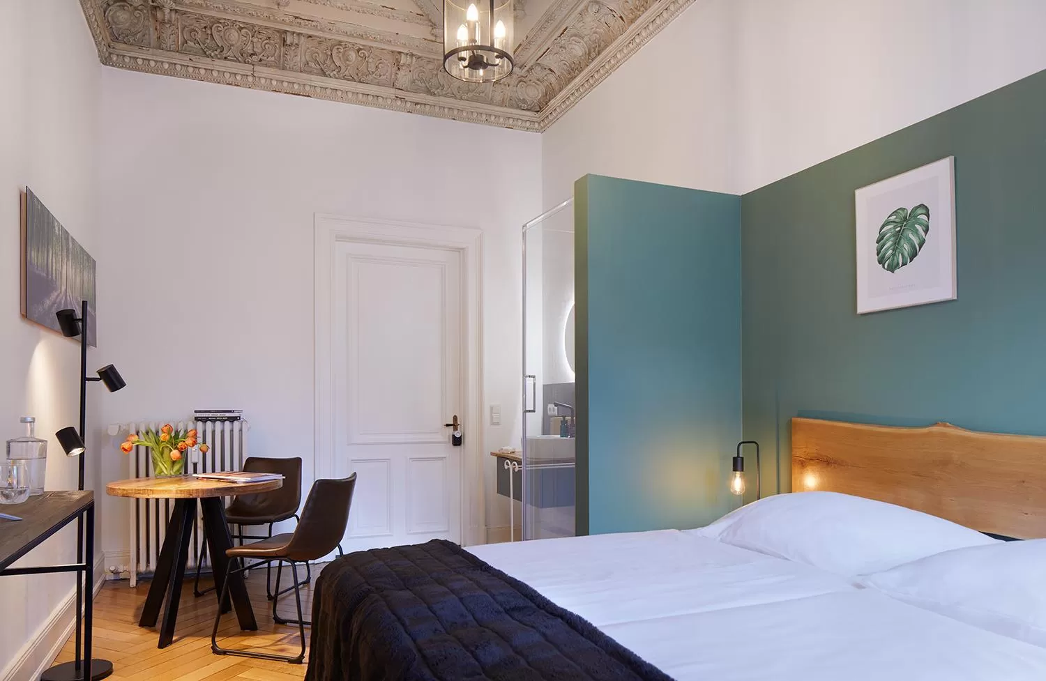 Shower, Bed in Hotel am Museum