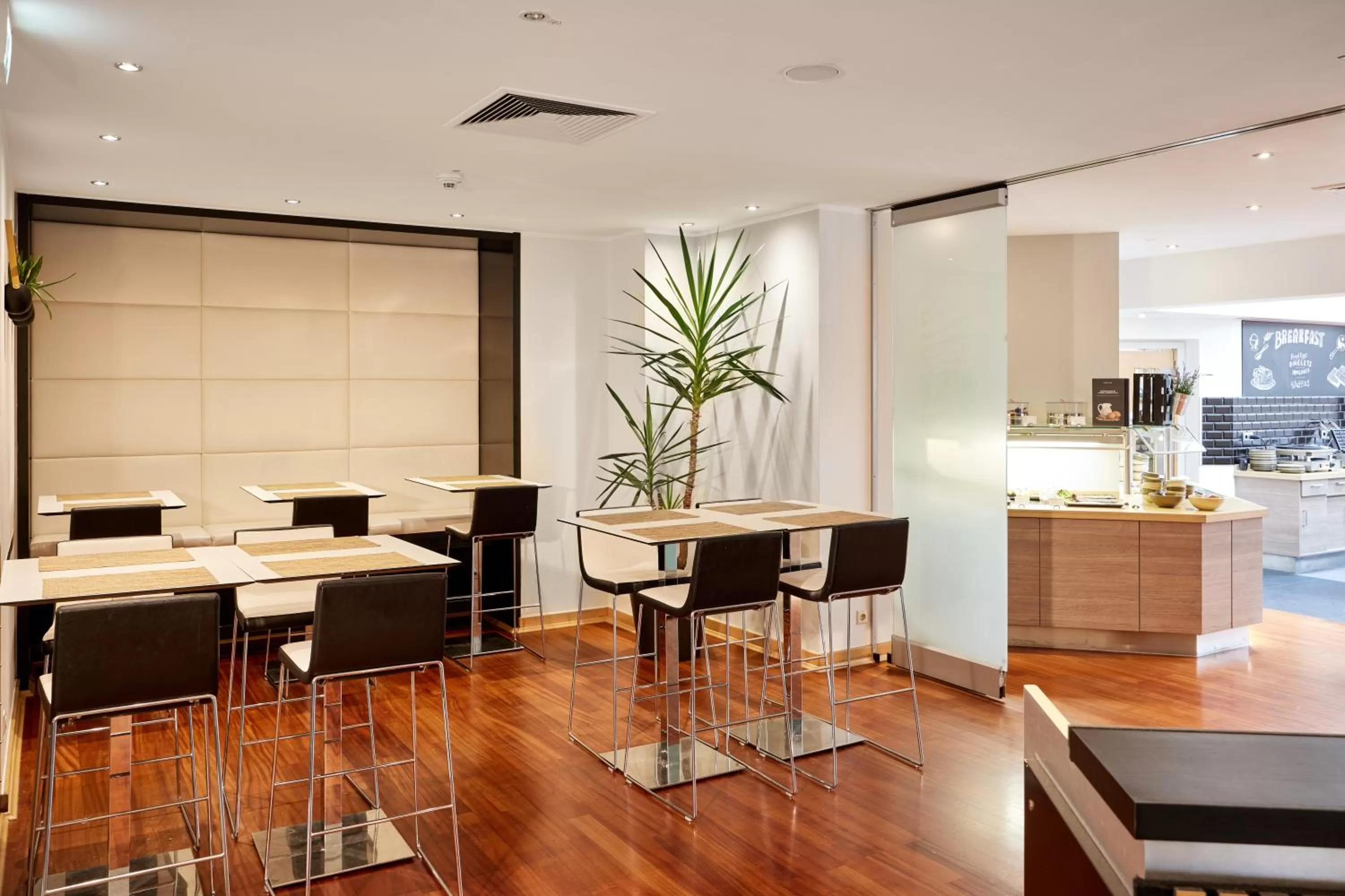 Property building in Mercure Hotel Düsseldorf City Center