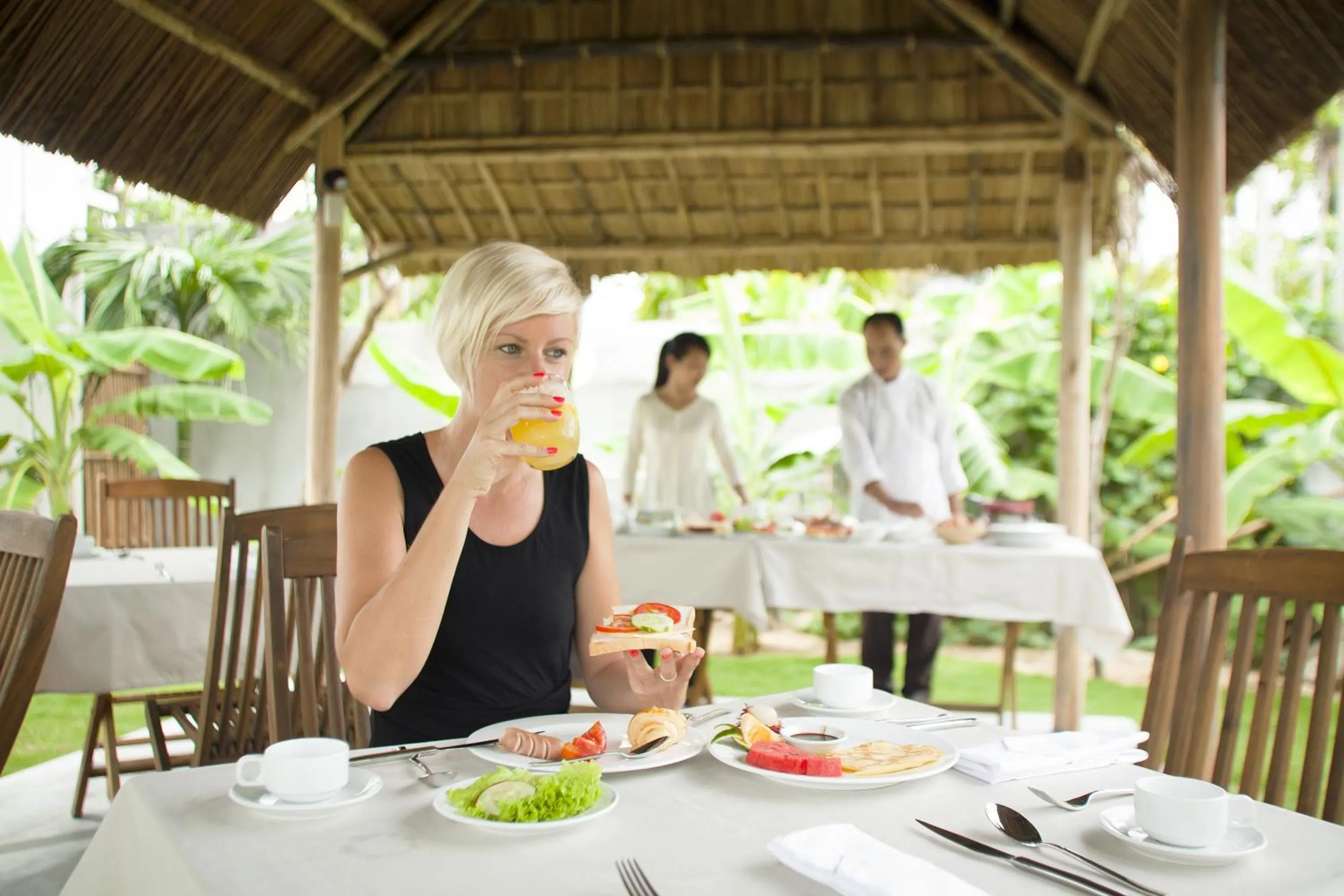 Restaurant/places to eat in Palm View Villa