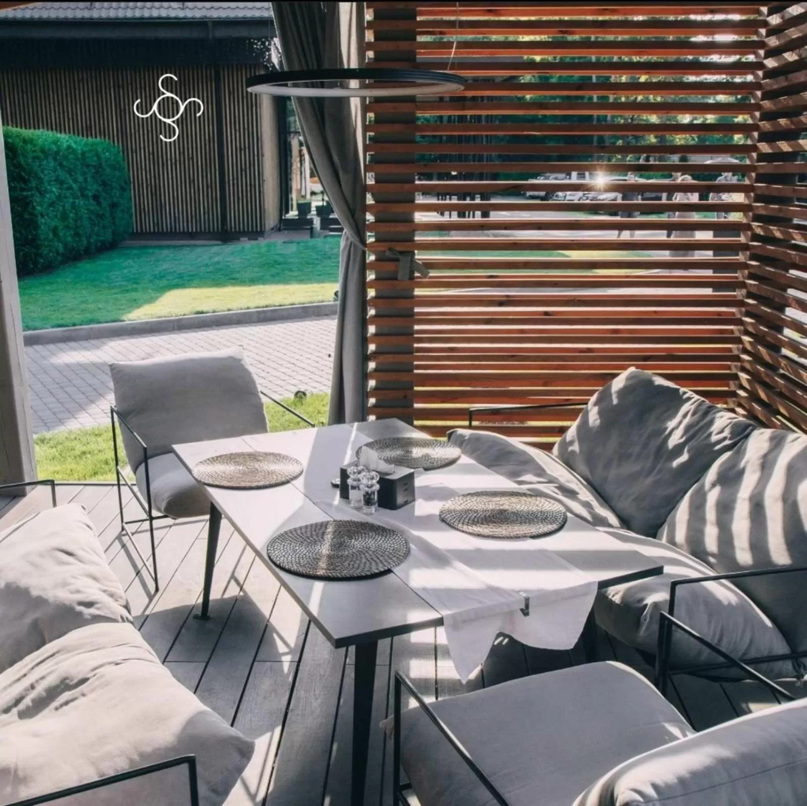 Restaurant/places to eat in ONOVO Dendra Hotel