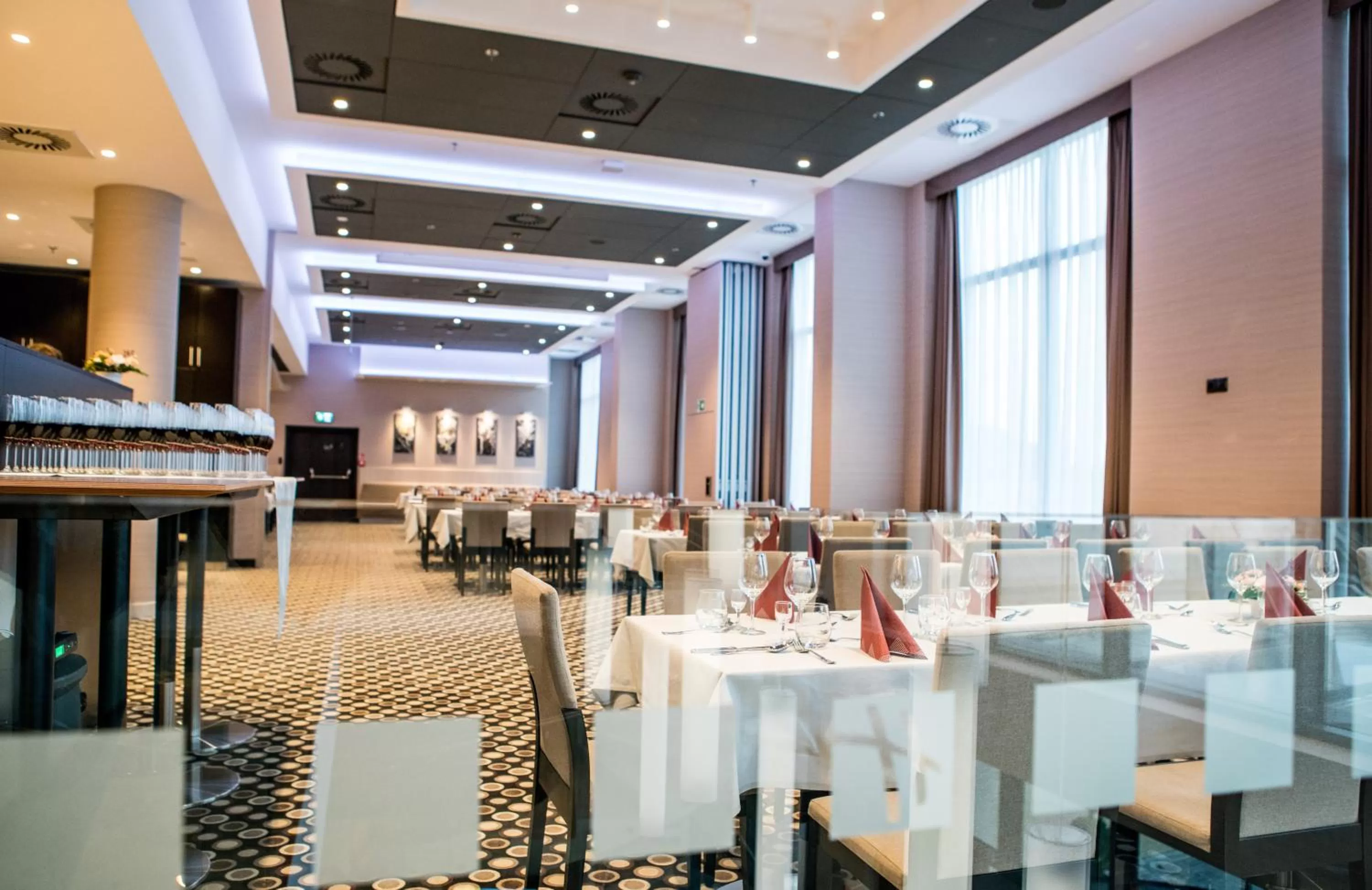 Restaurant/places to eat in Holiday Inn Dąbrowa Górnicza-Katowice by IHG