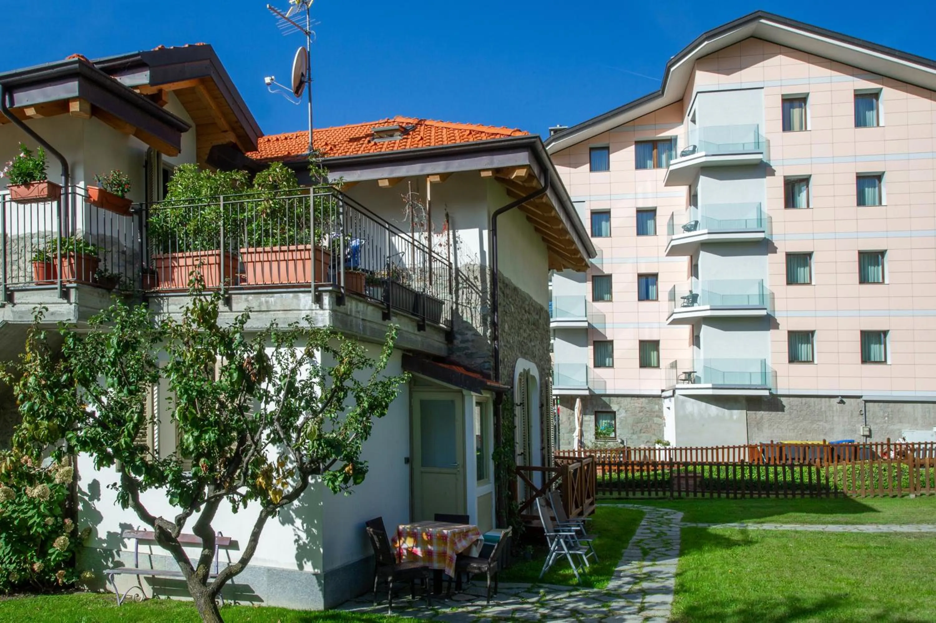 Property building in Hotel Au Soleil