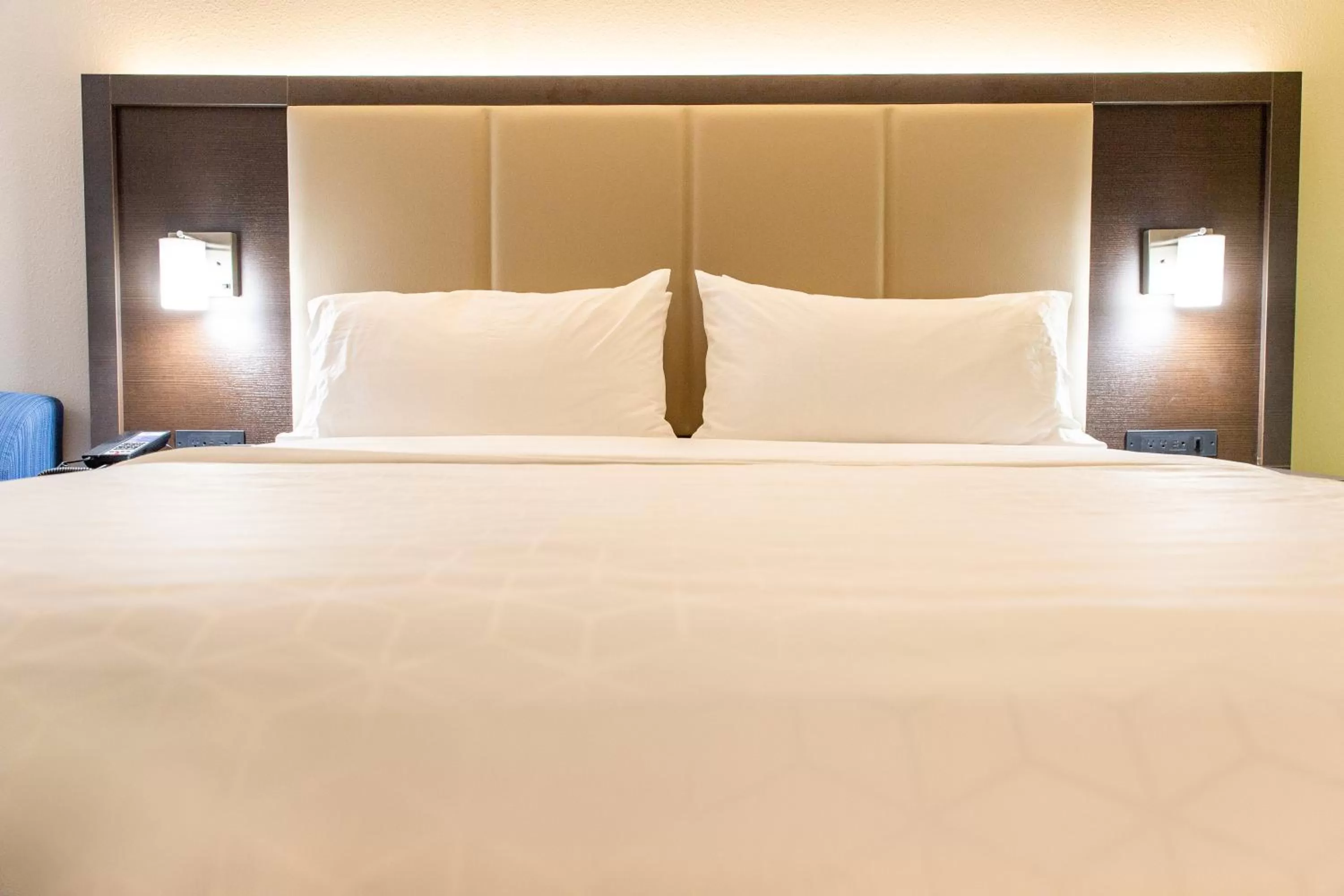 Photo of the whole room, Bed in Holiday Inn Express - Columbus - Dublin by IHG