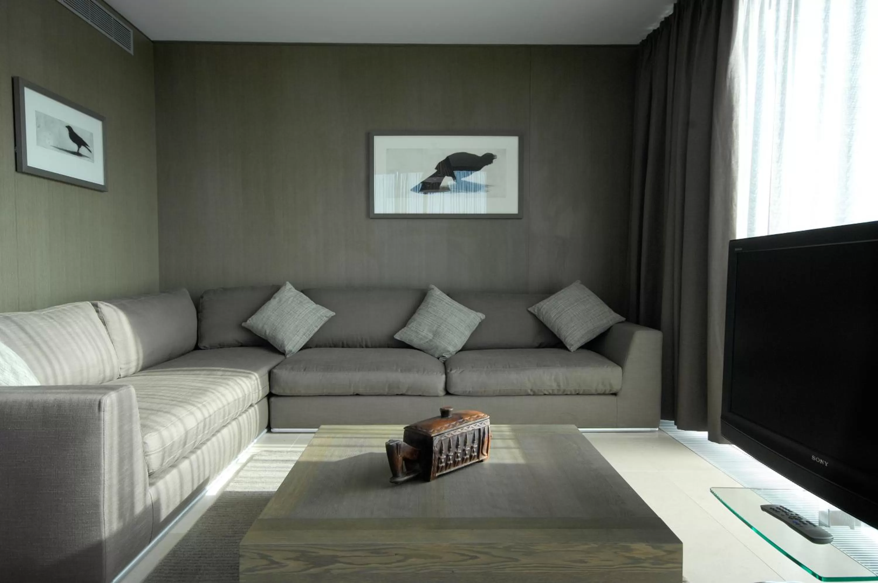 Living room in Radisson Blu Royal Hotel Dublin