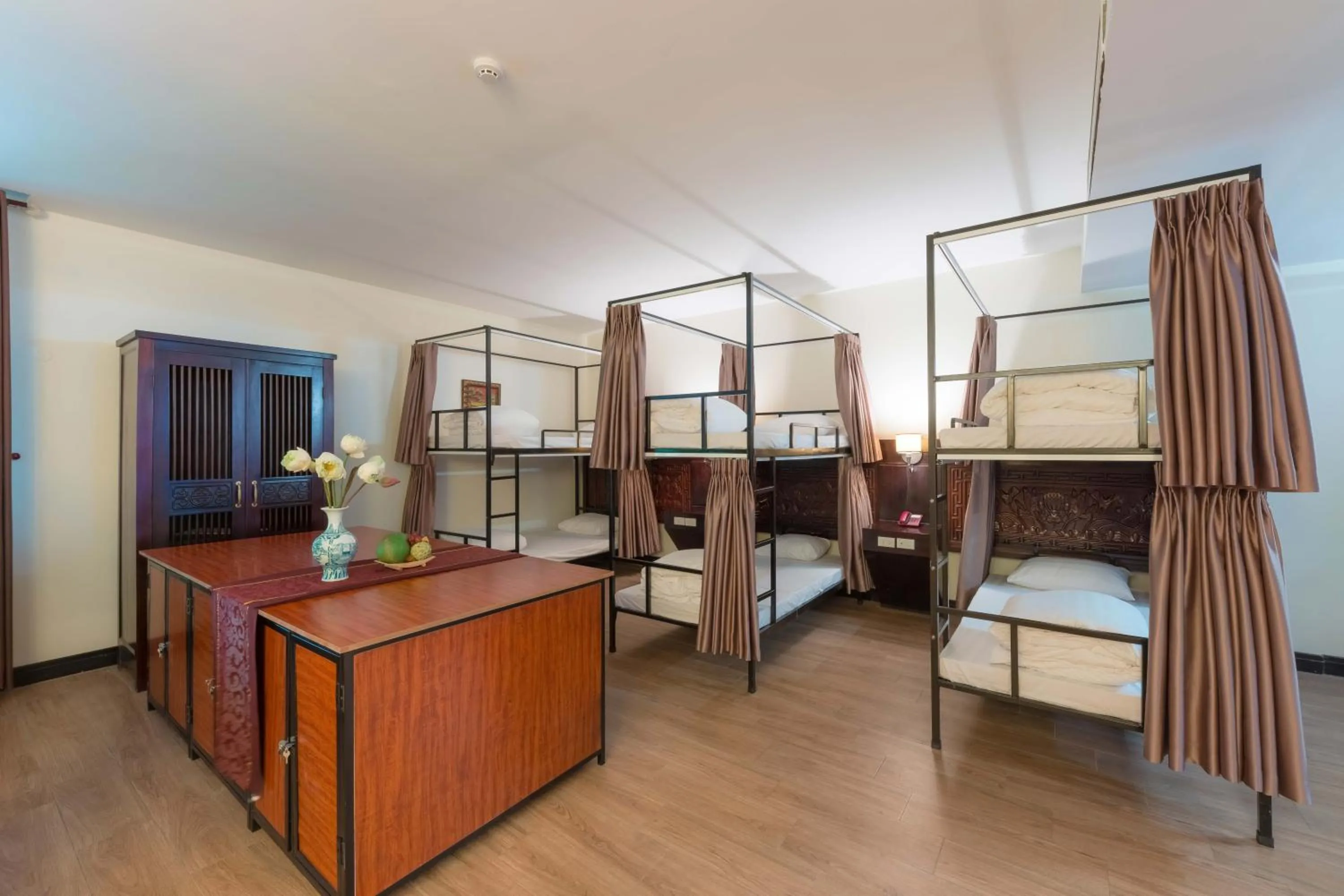 bunk bed, Bed in Khách xá Bái Đính