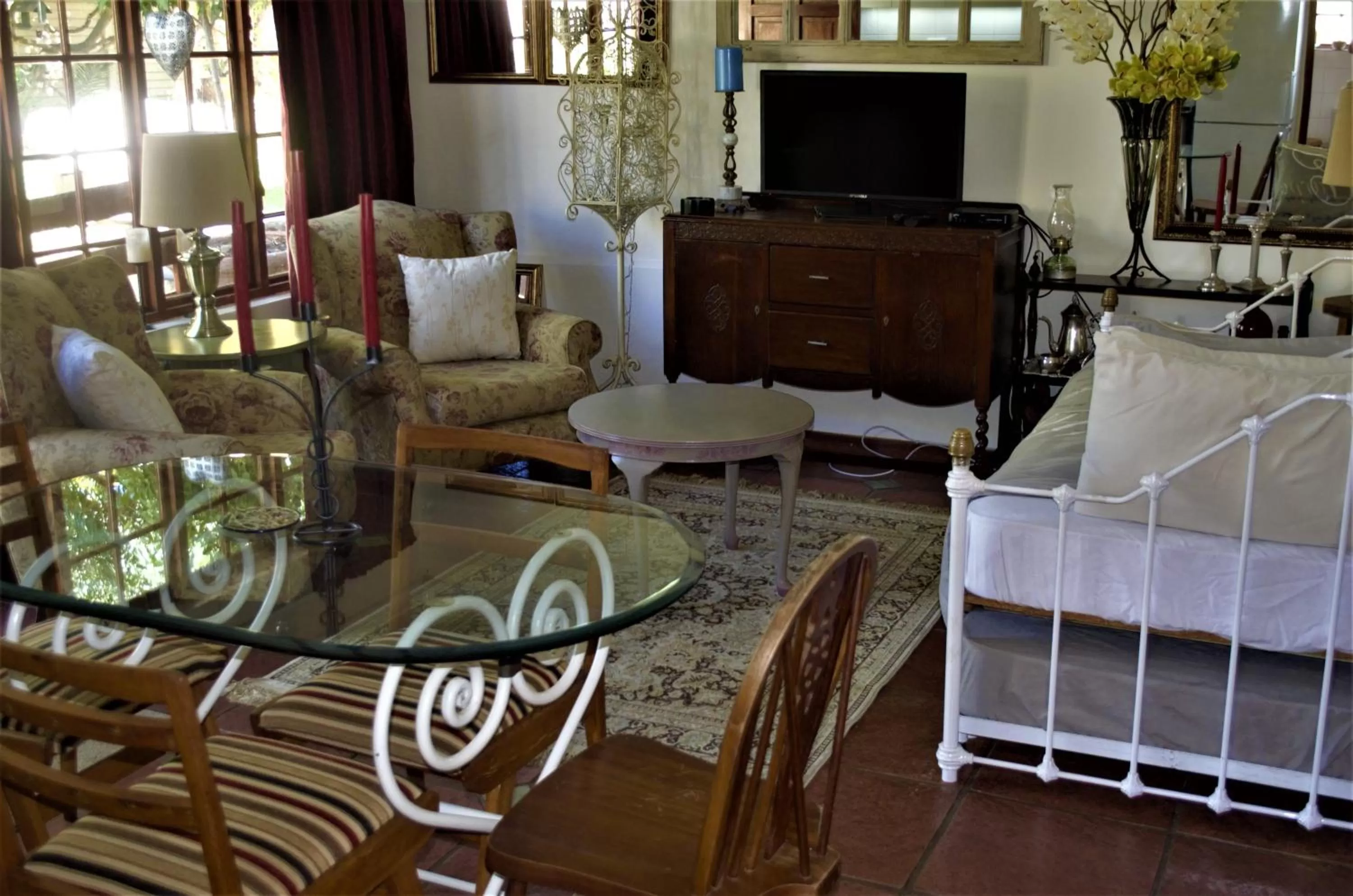 Living room in 79 On Ridge