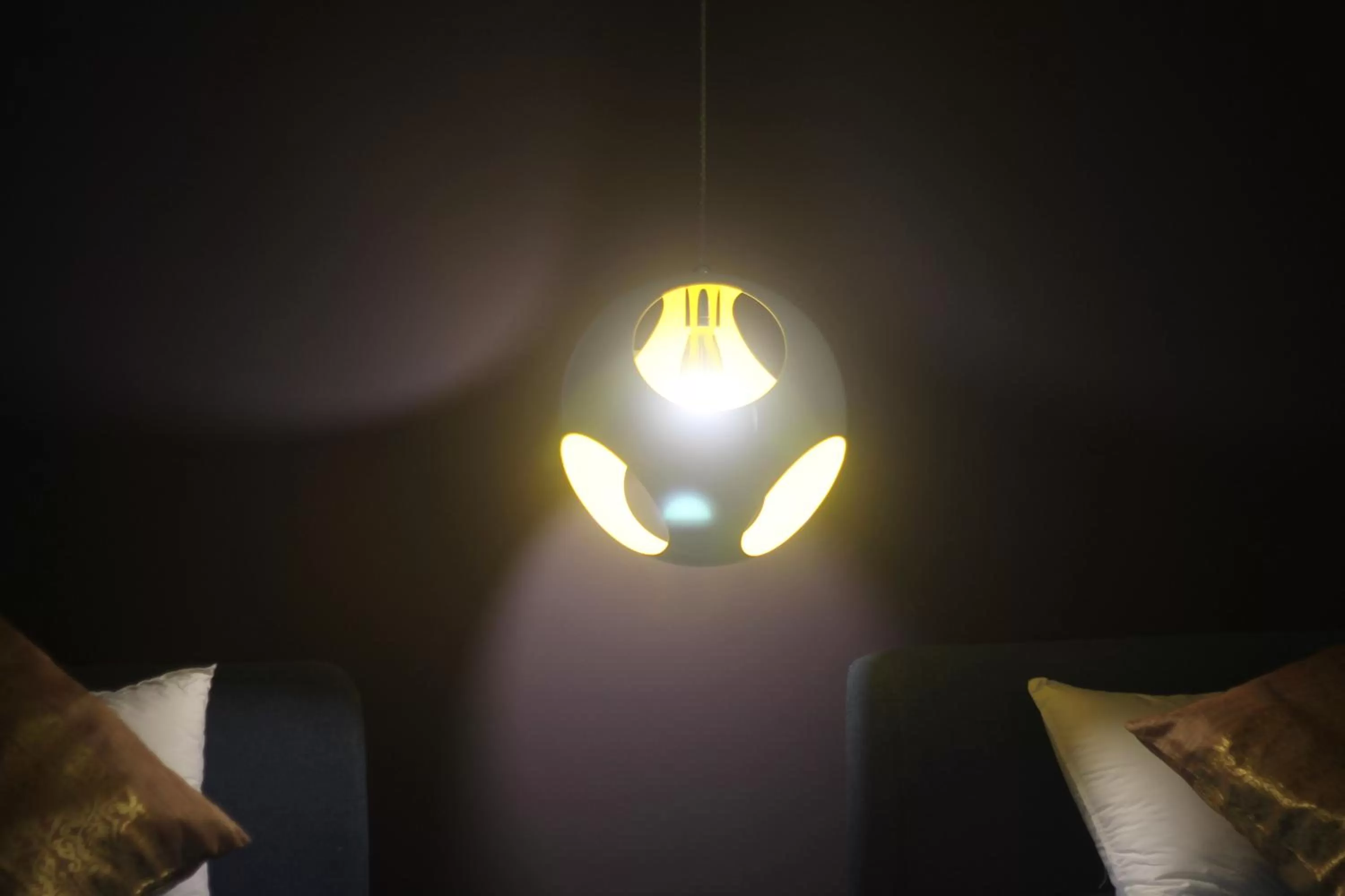 Bedroom in Benny's City Hotel