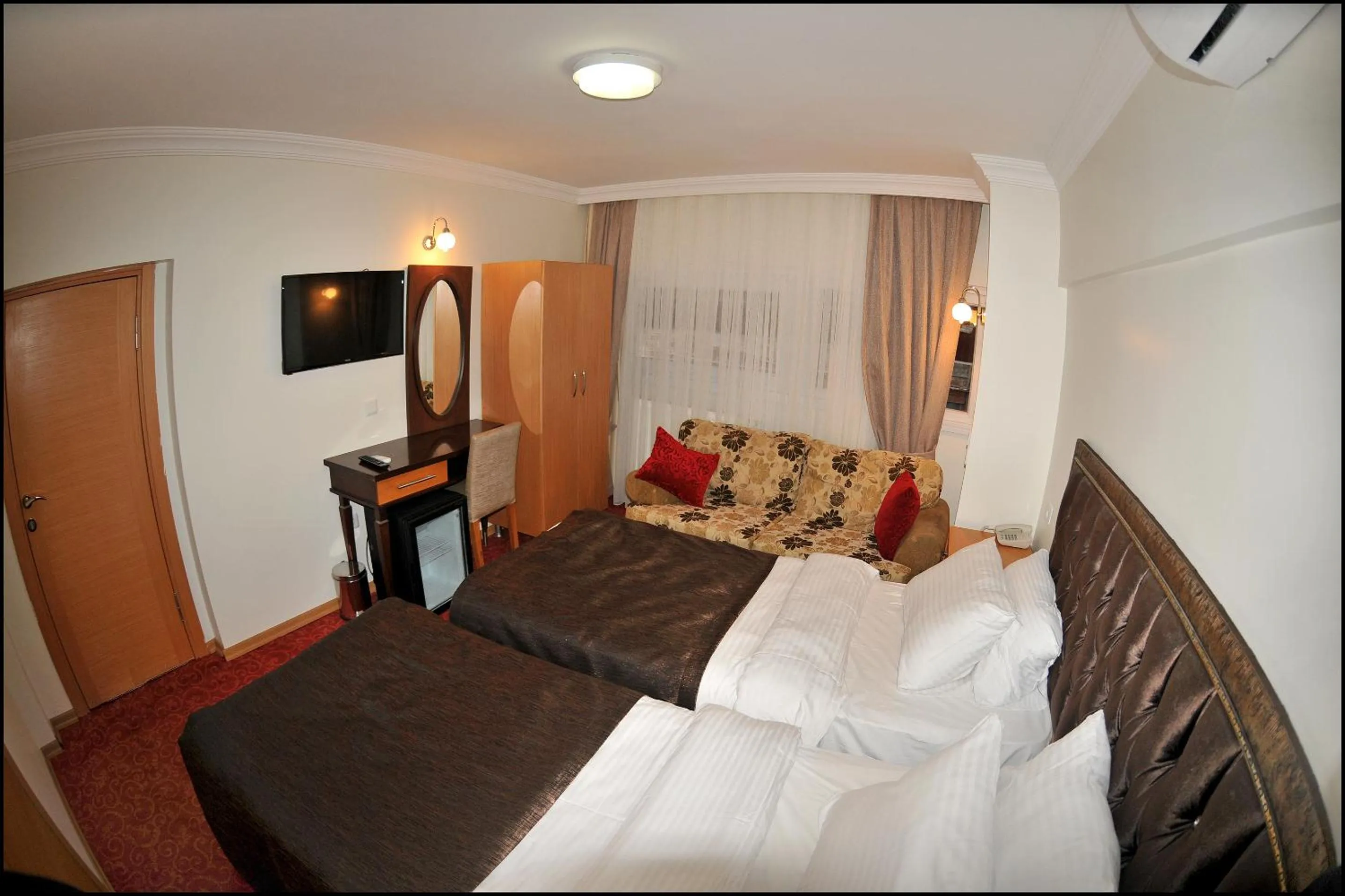 Photo of the whole room in Palace Point Hotel