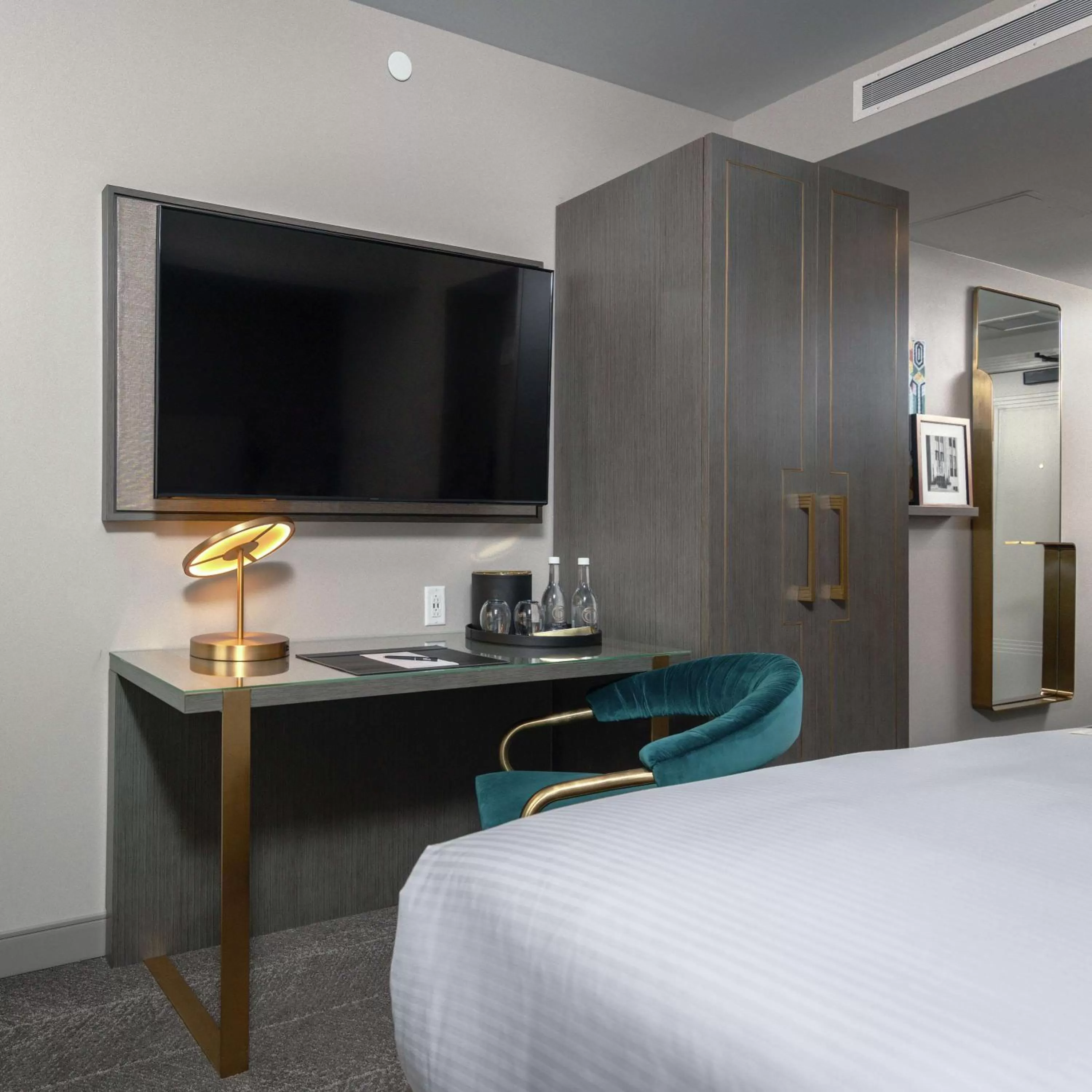 Bedroom, Bed in Tulsa Club Hotel Curio Collection By Hilton