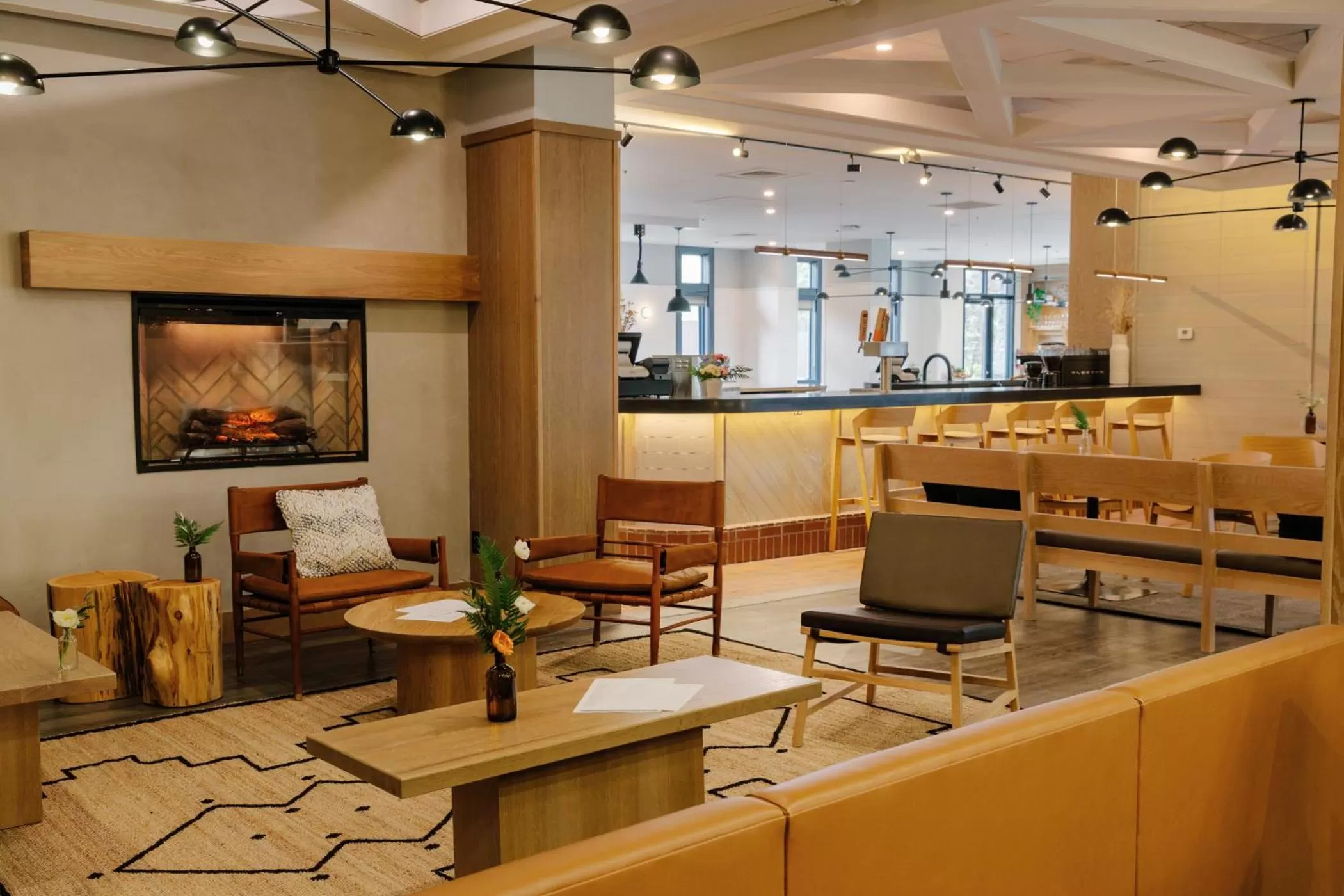 Restaurant/places to eat in Elk + Avenue Hotel