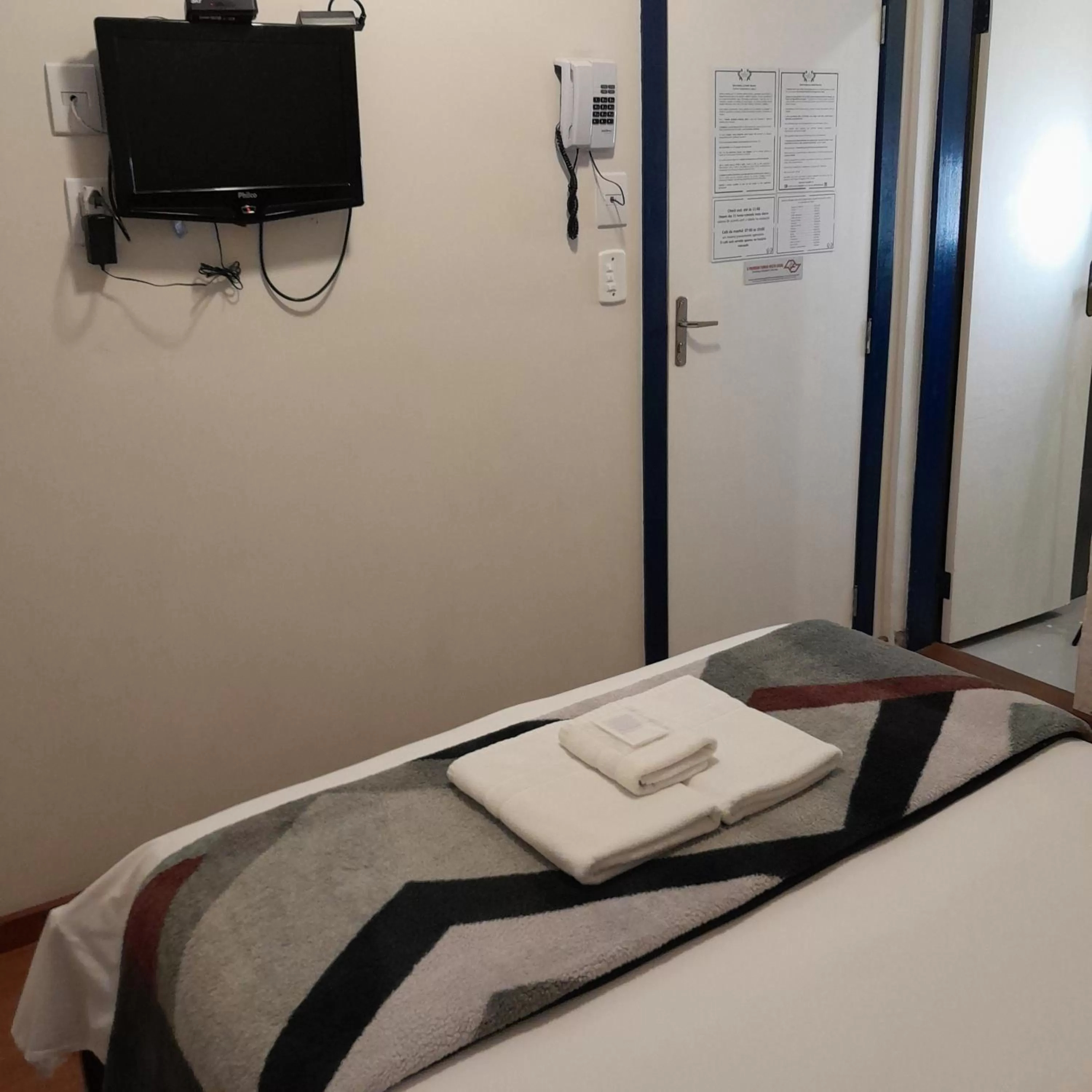 Bed, TV/Entertainment Center in Hotel Barroco Mineiro