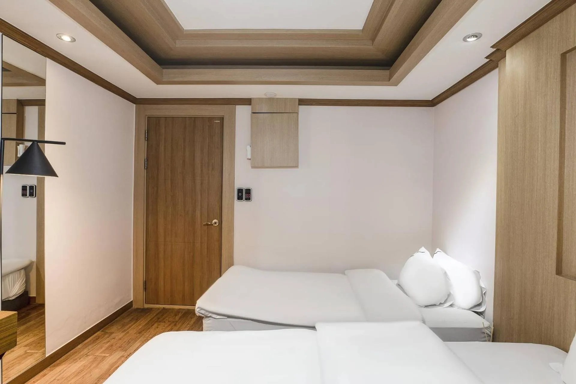 Bed in Central Plaza Hotel