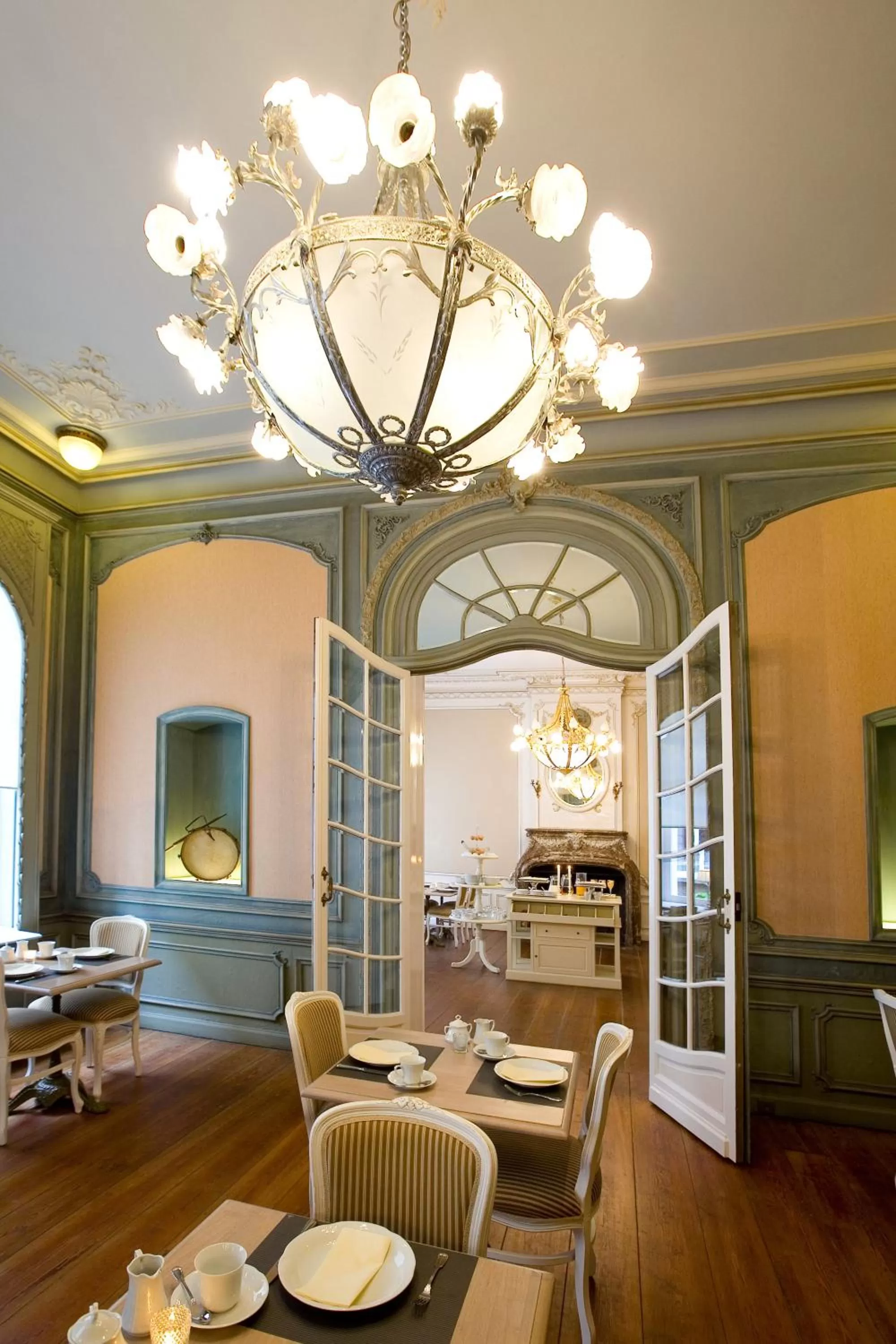 Restaurant/places to eat in Charme Hotel Hancelot