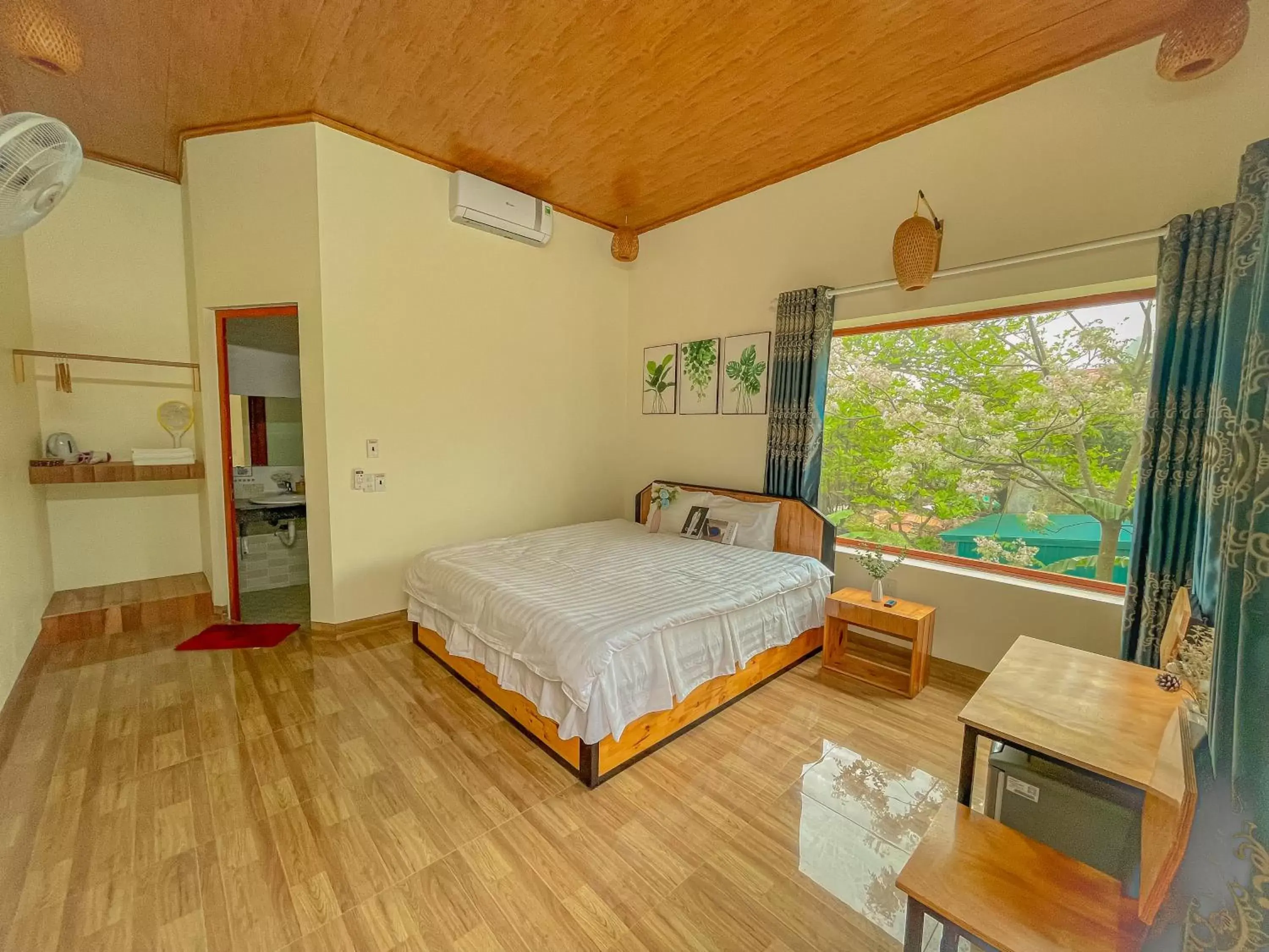 King Room with Balcony in Cosiana Homestay King Room with Balcony in Cosiana Homestay