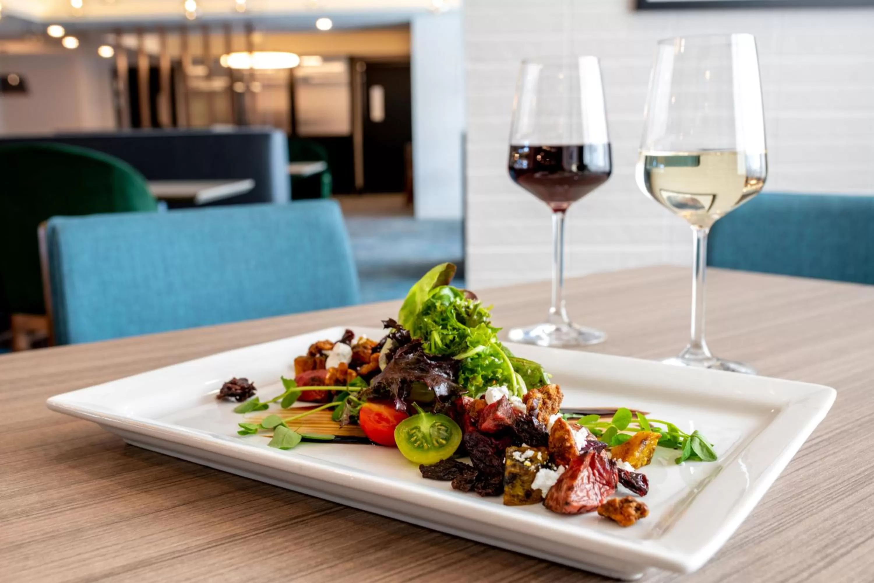 Restaurant/places to eat in Holiday Inn Kingston - Waterfront by IHG