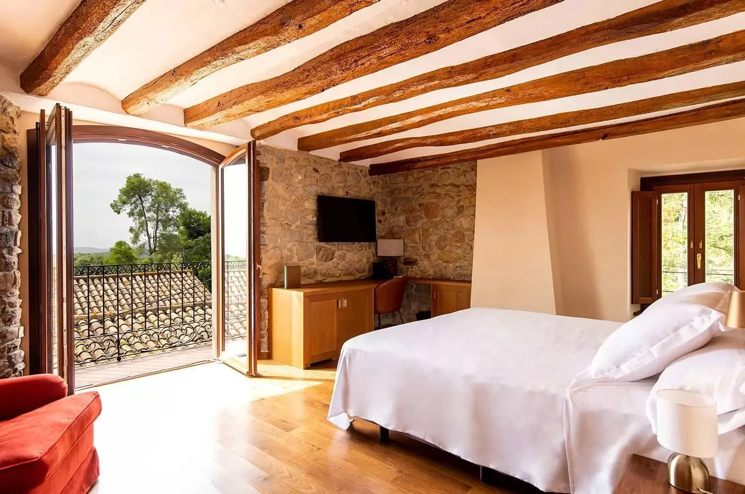 Deluxe Double Room - single occupancy in Hotel Montrubí 1771 - Slow Winery Hotel - Adults only Deluxe Double Room - single occupancy in Hotel Montrubí 1771 - Slow Winery Hotel - Adults only