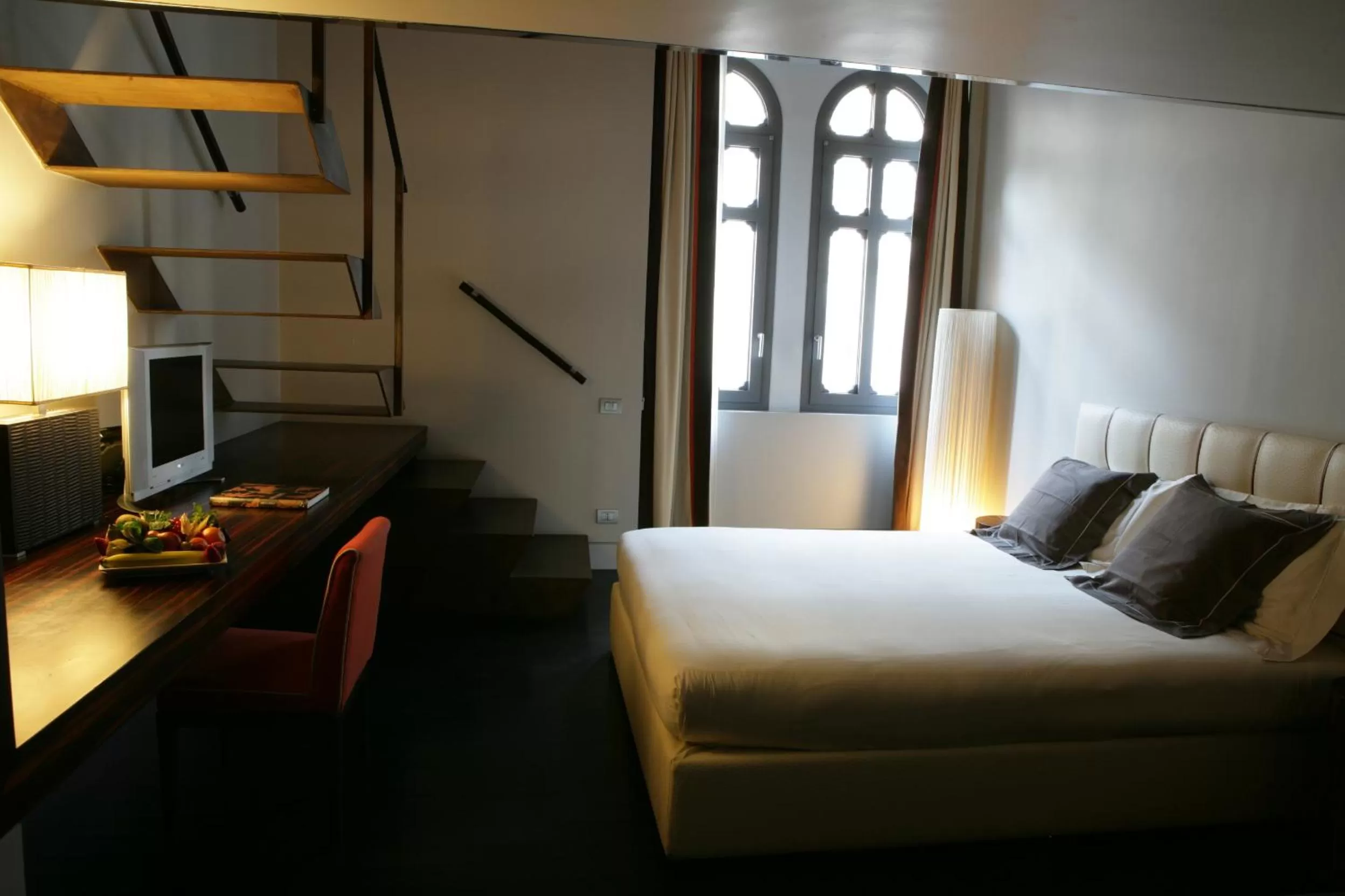 Bedroom, Bed in Sina The Gray