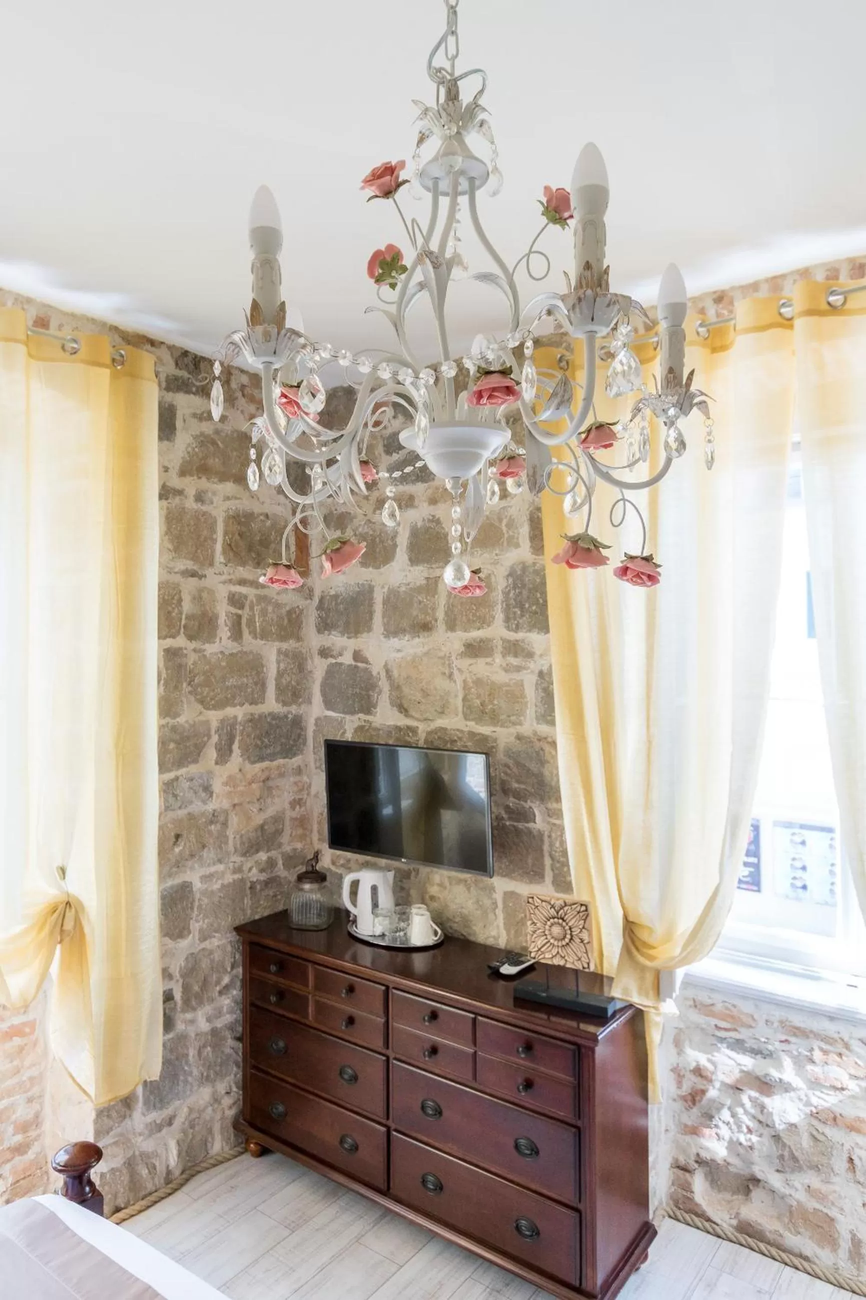 Decorative detail in Pietra Rossa