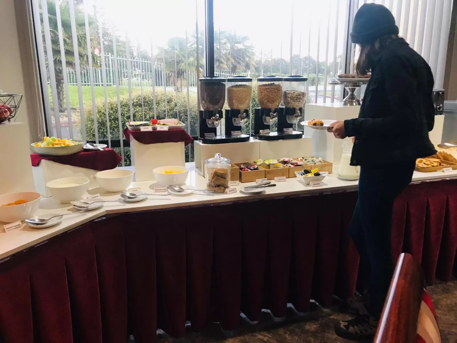 Breakfast in Auckland Airport Kiwi Hotel