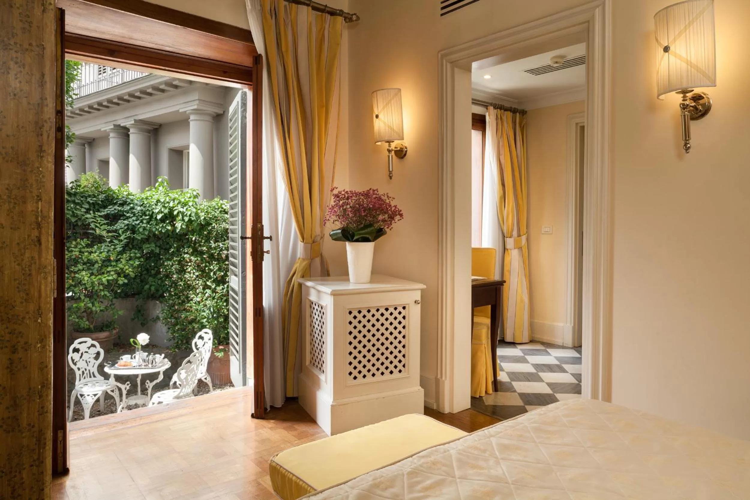 Patio in Hotel Executive