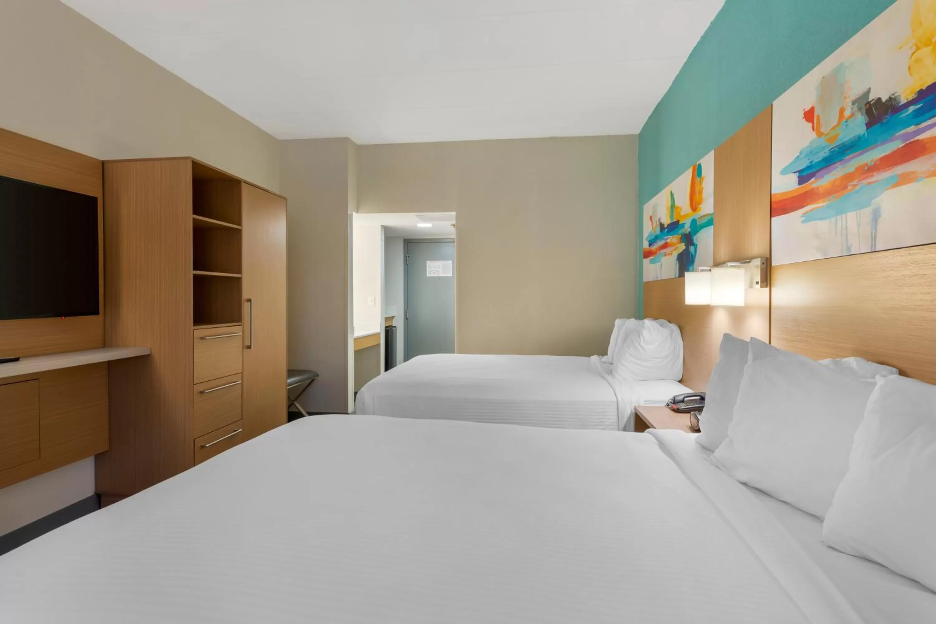 Coffee/tea facilities, Bed in Best Western PLUS Executive Hotel Richmond