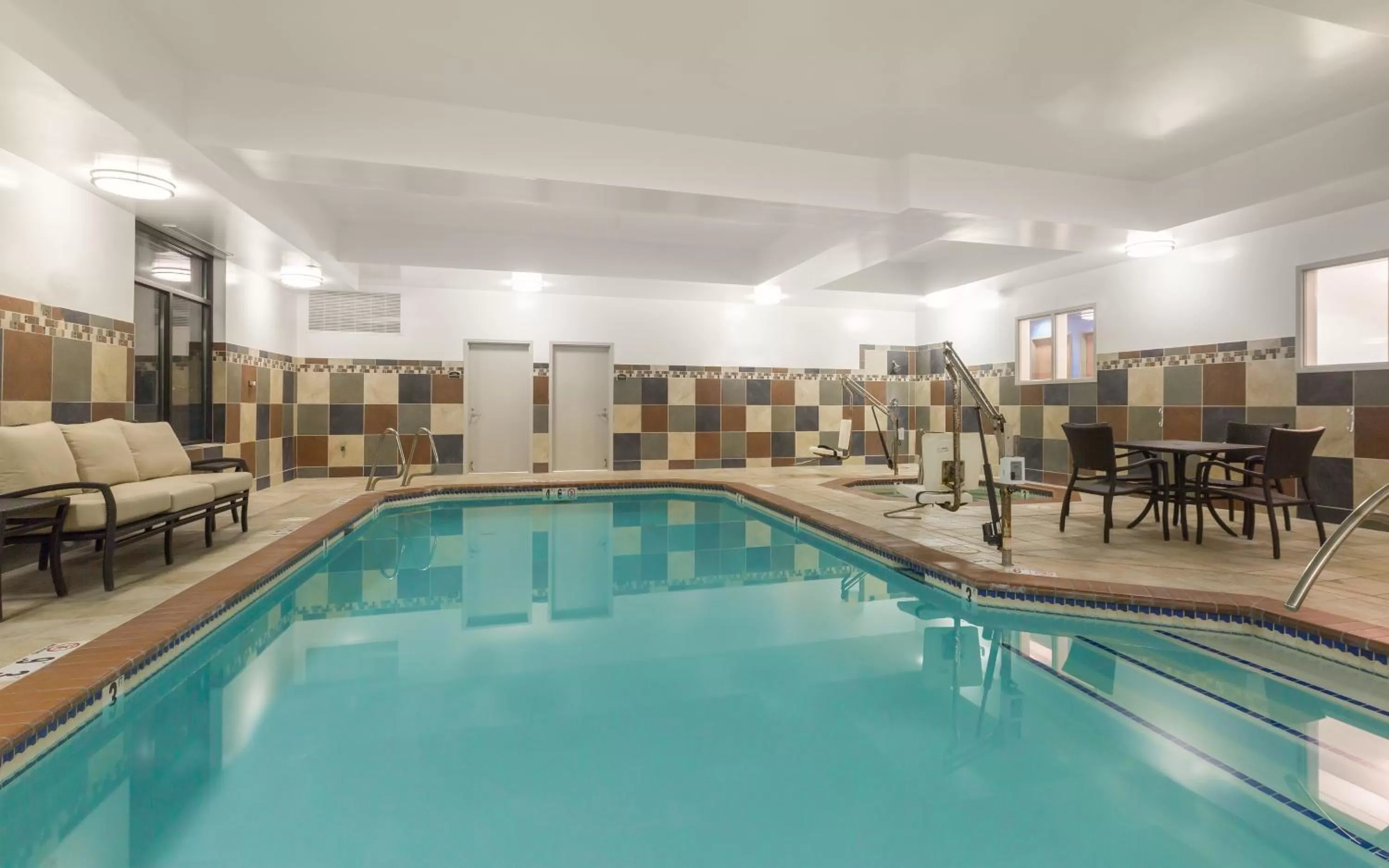 Swimming pool in Holiday Inn Express Hotel & Suites Eugene Downtown - University by IHG