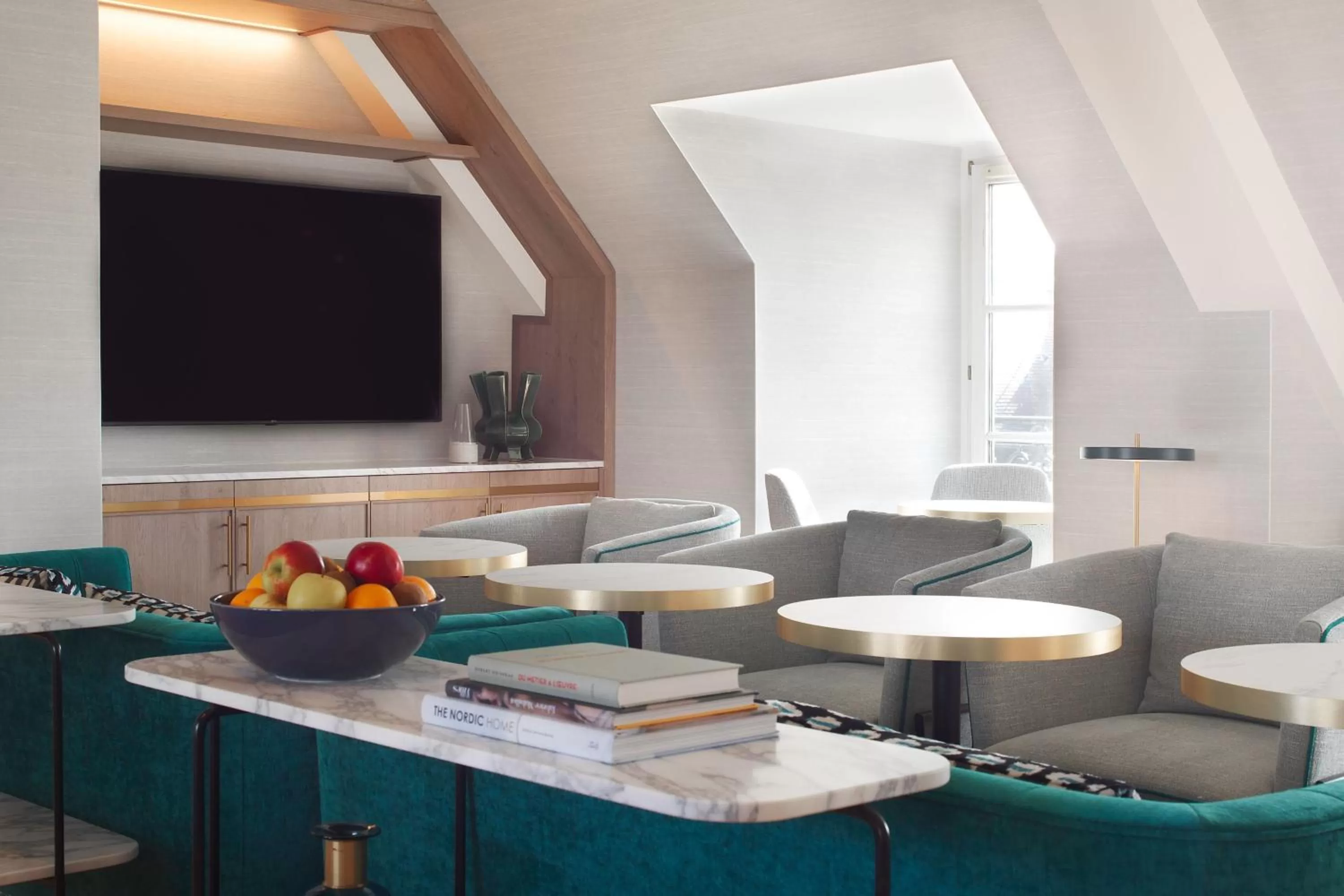 Lounge or bar in Paris Marriott Opera Ambassador Hotel