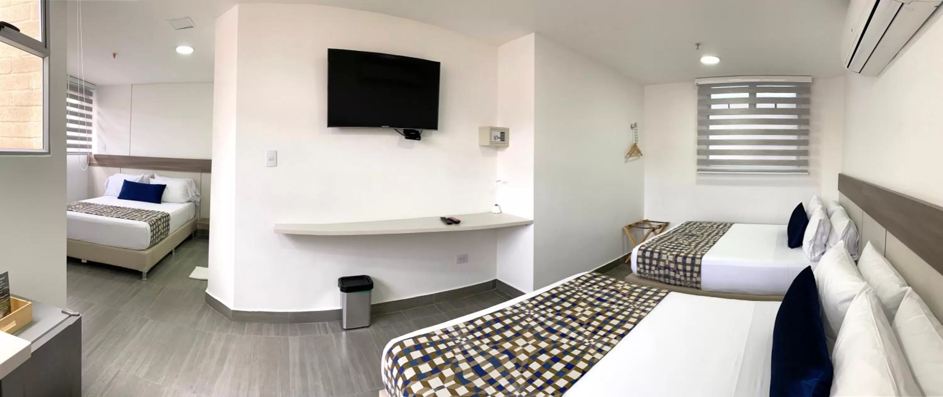 TV and multimedia, Bed in Seven Inn Hotel