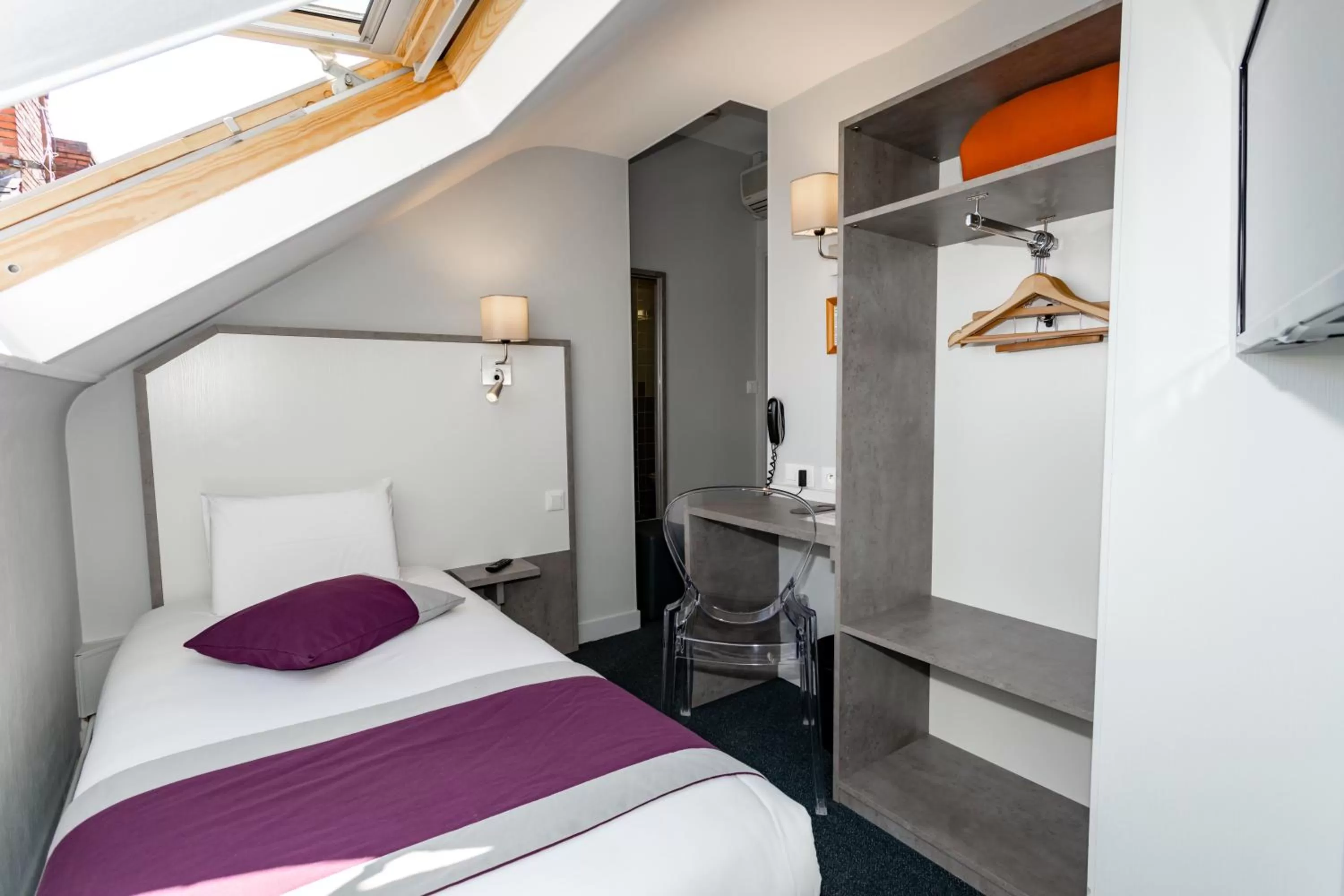 Bedroom, Bed in Hôtel de Champagne