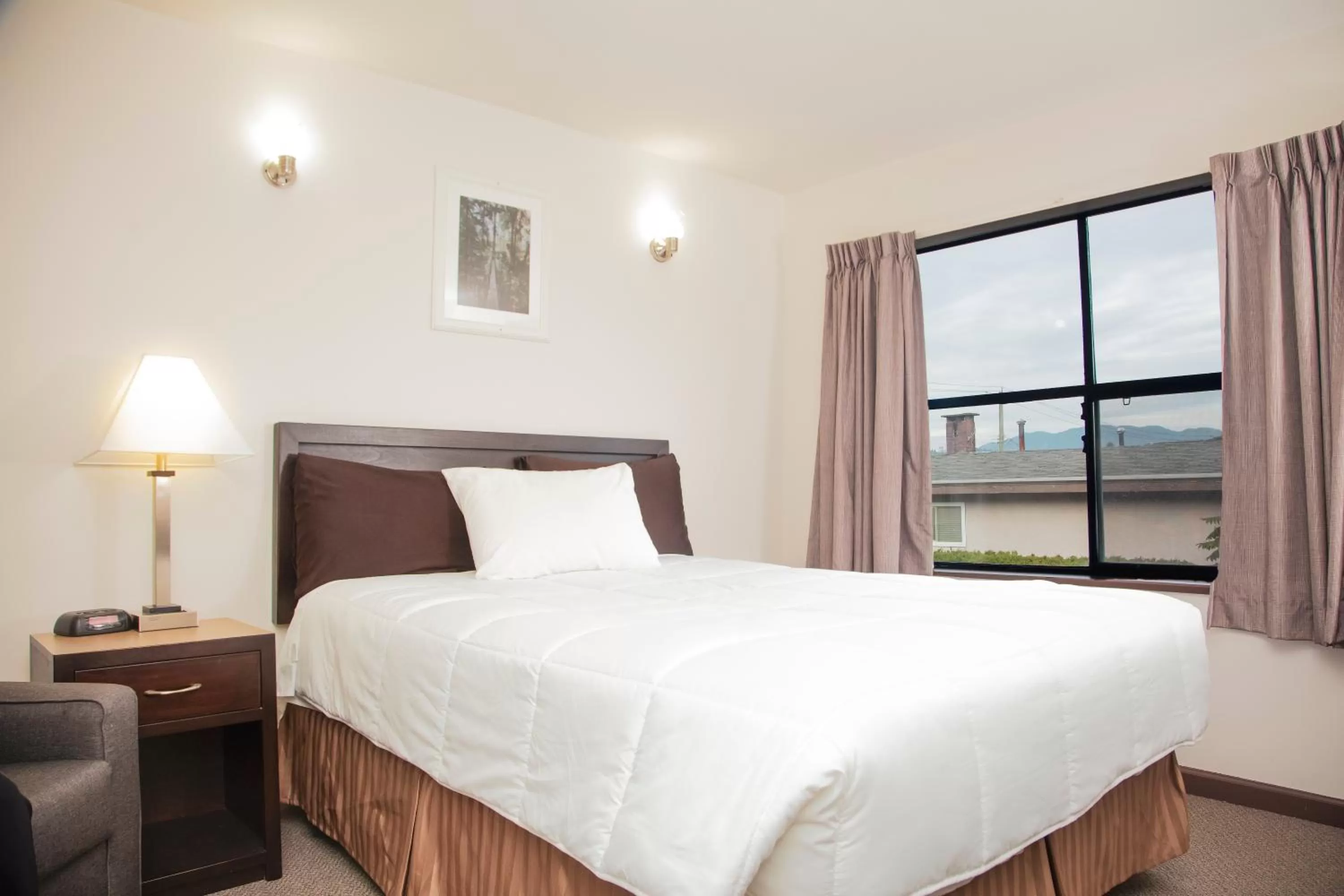 Bedroom, Bed in Happy Day Inn