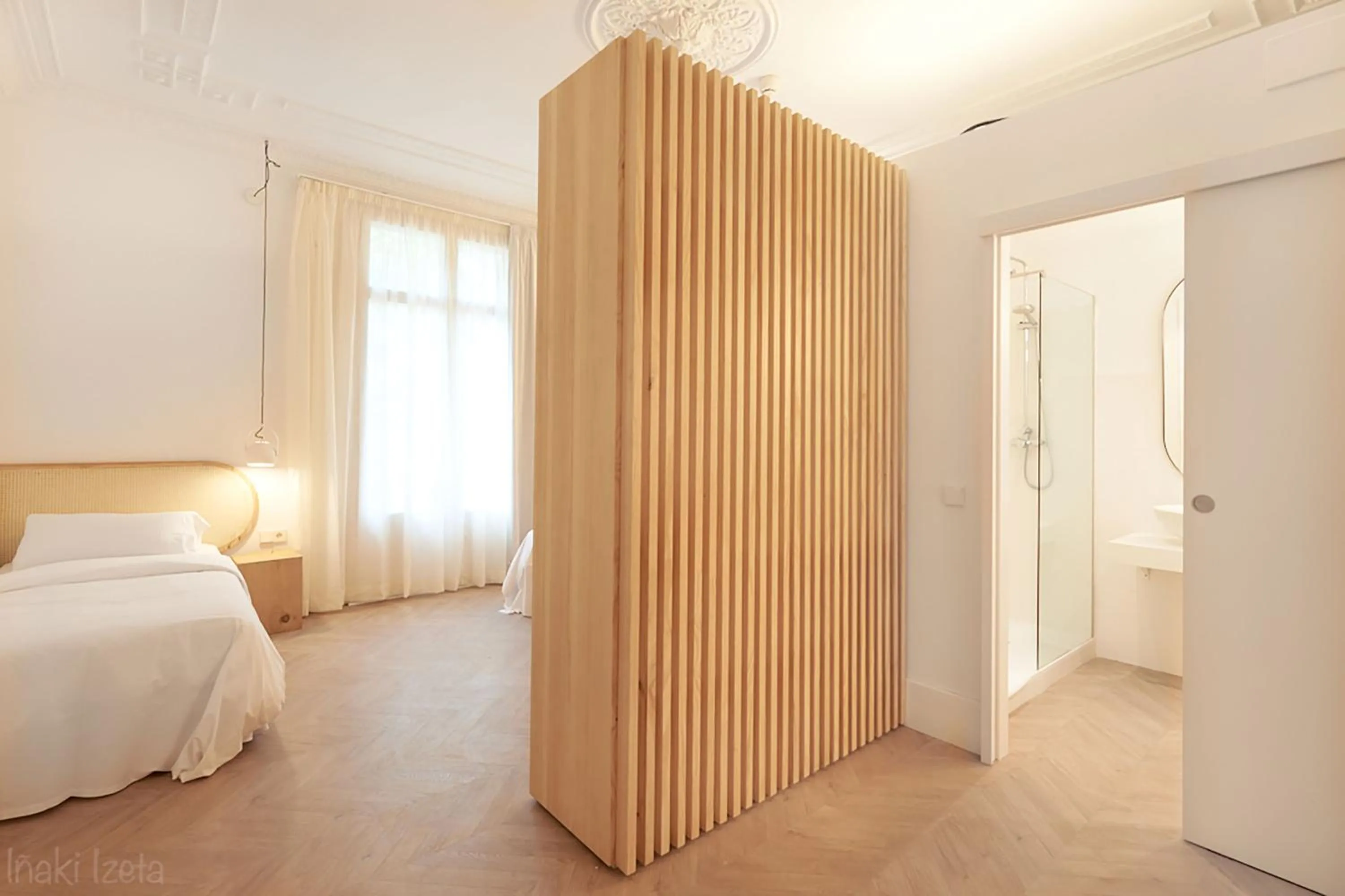 Photo of the whole room, Bed in The MO House