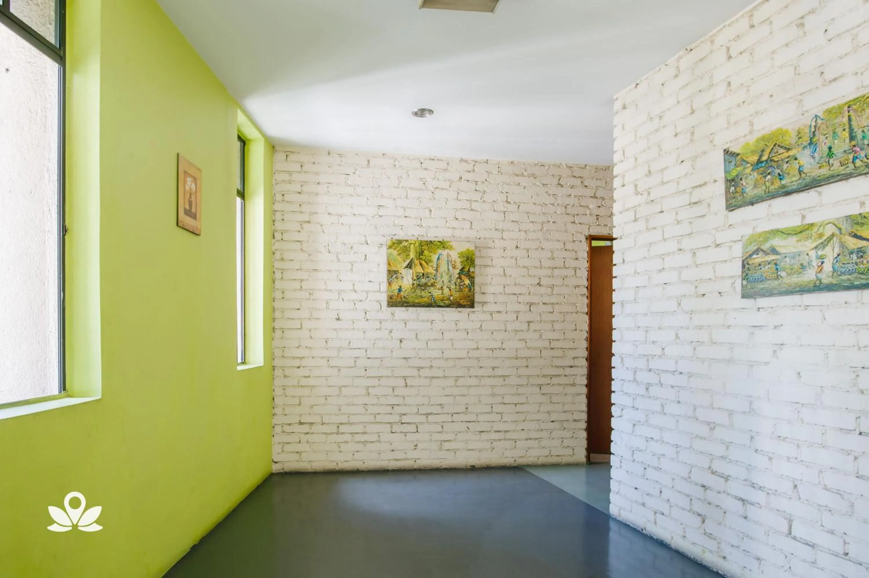 Lobby or reception in The Explorers Guesthouse and Hostel