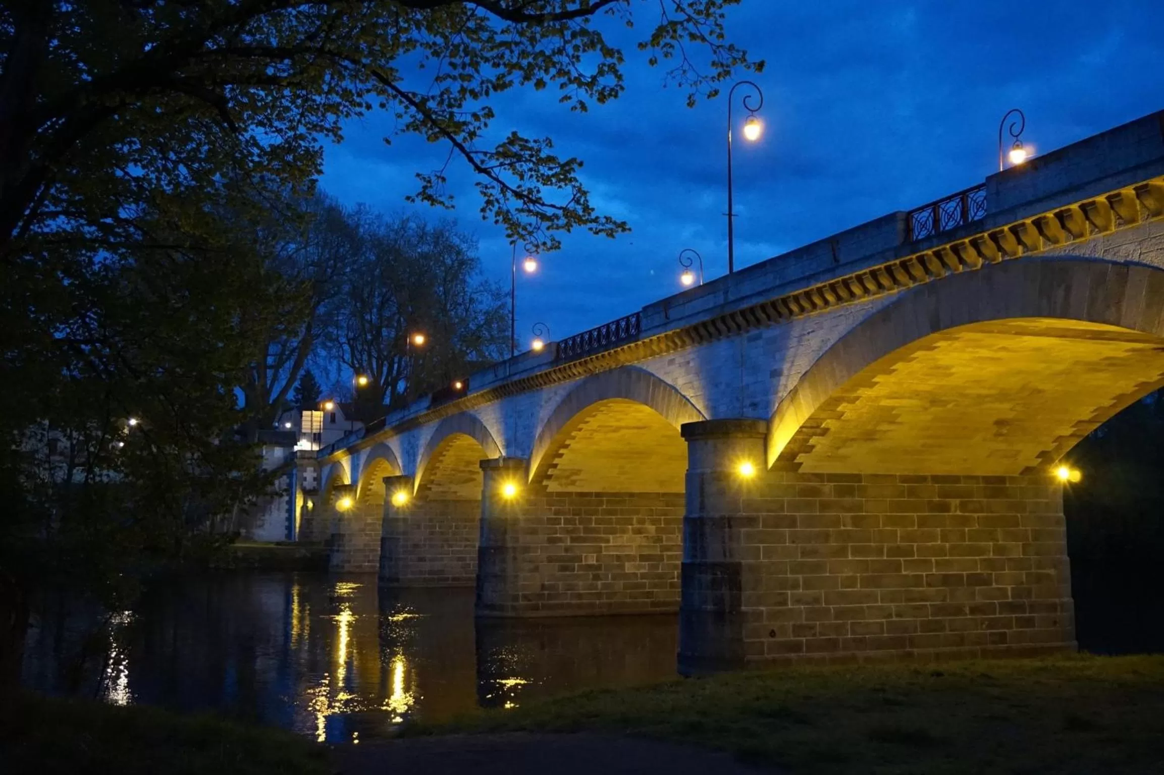 Nearby landmark in 13 Bees