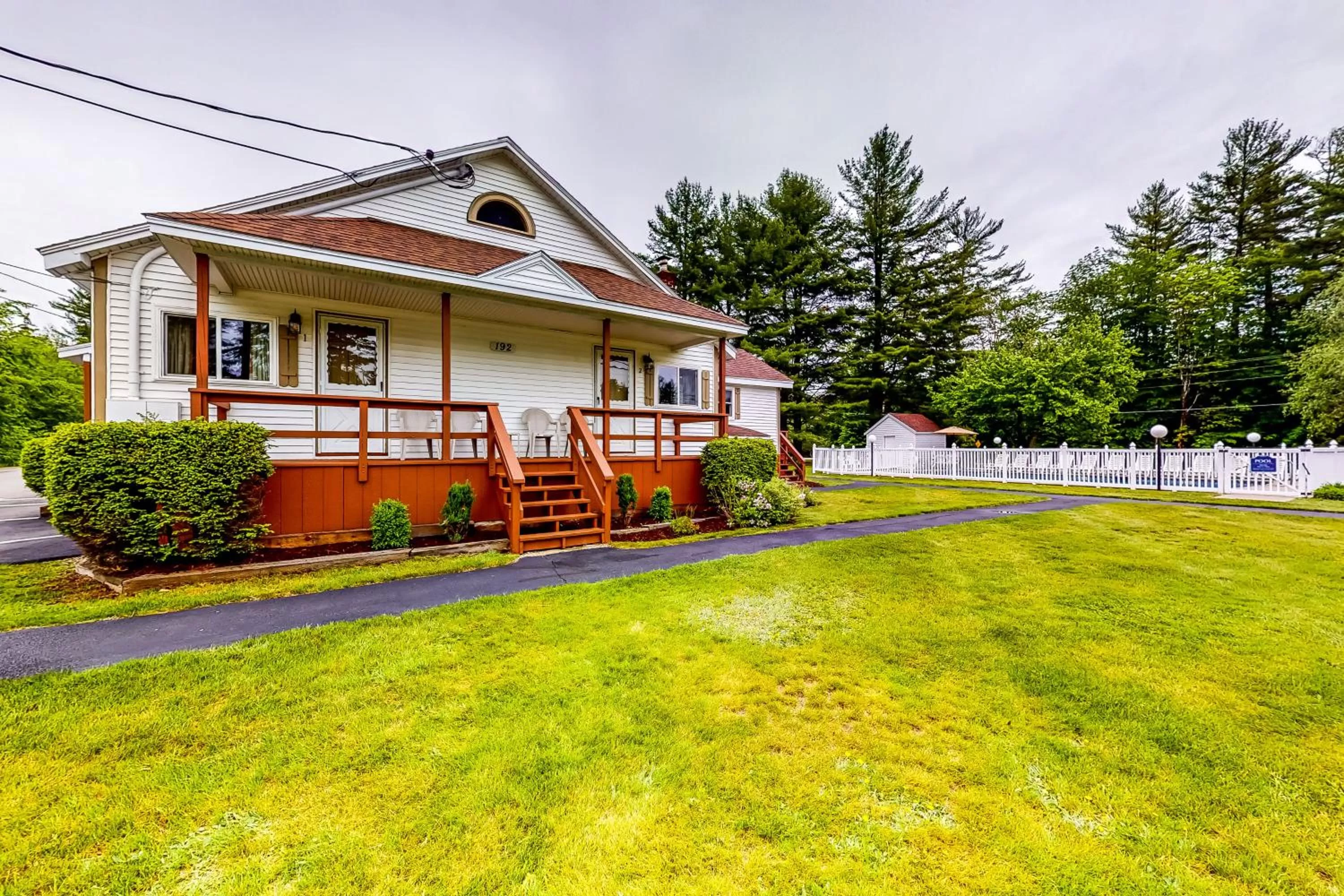 Superior Studio in Riverbank Motel and Cabins Managed by Vacasa