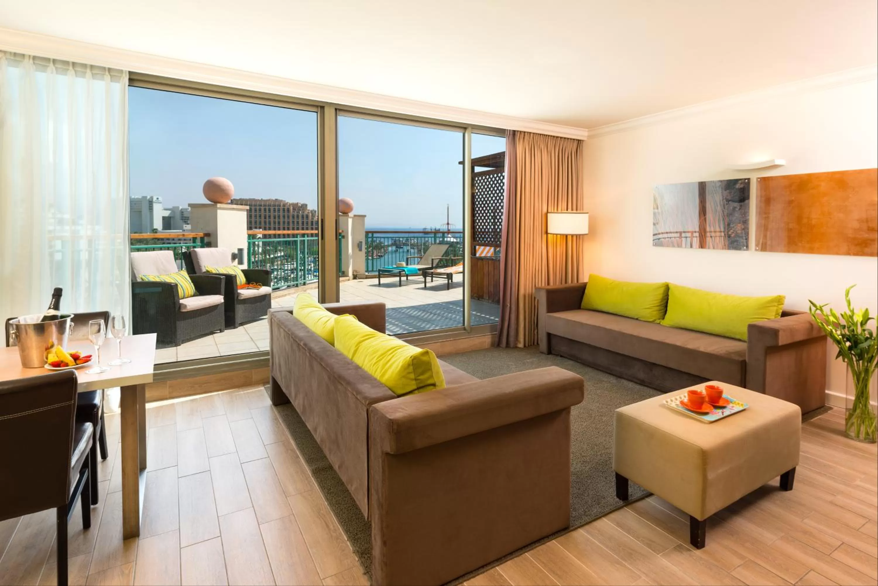 Deluxe Suite with Hot Tub (2 Adults + 3 Children) in U Magic Palace